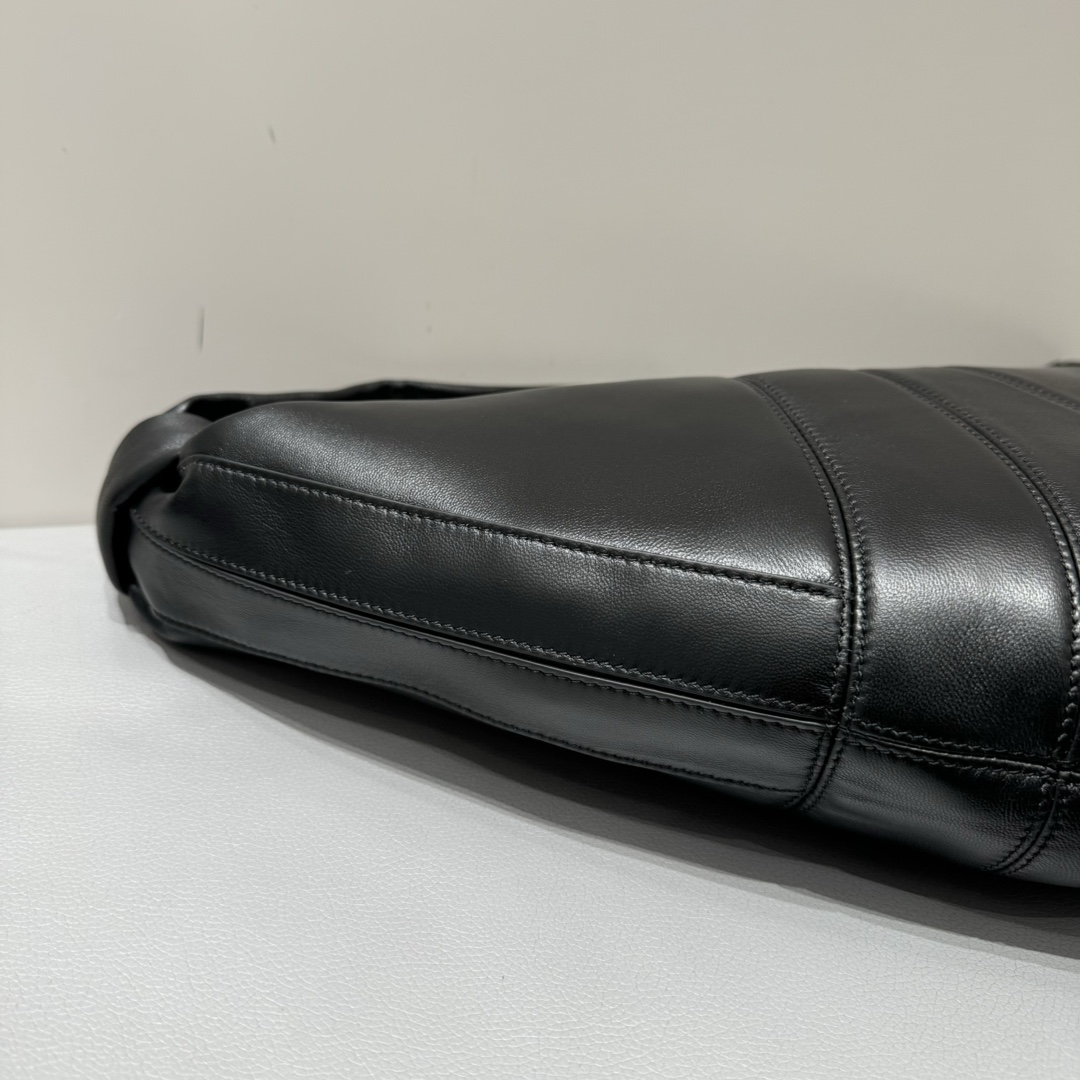 Rare edition of Lemaire croissant first launched in counter, black