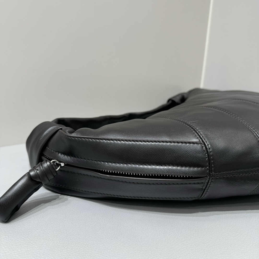 Lemaire 24ss new product (underarm bag) first released at the rare matching counter