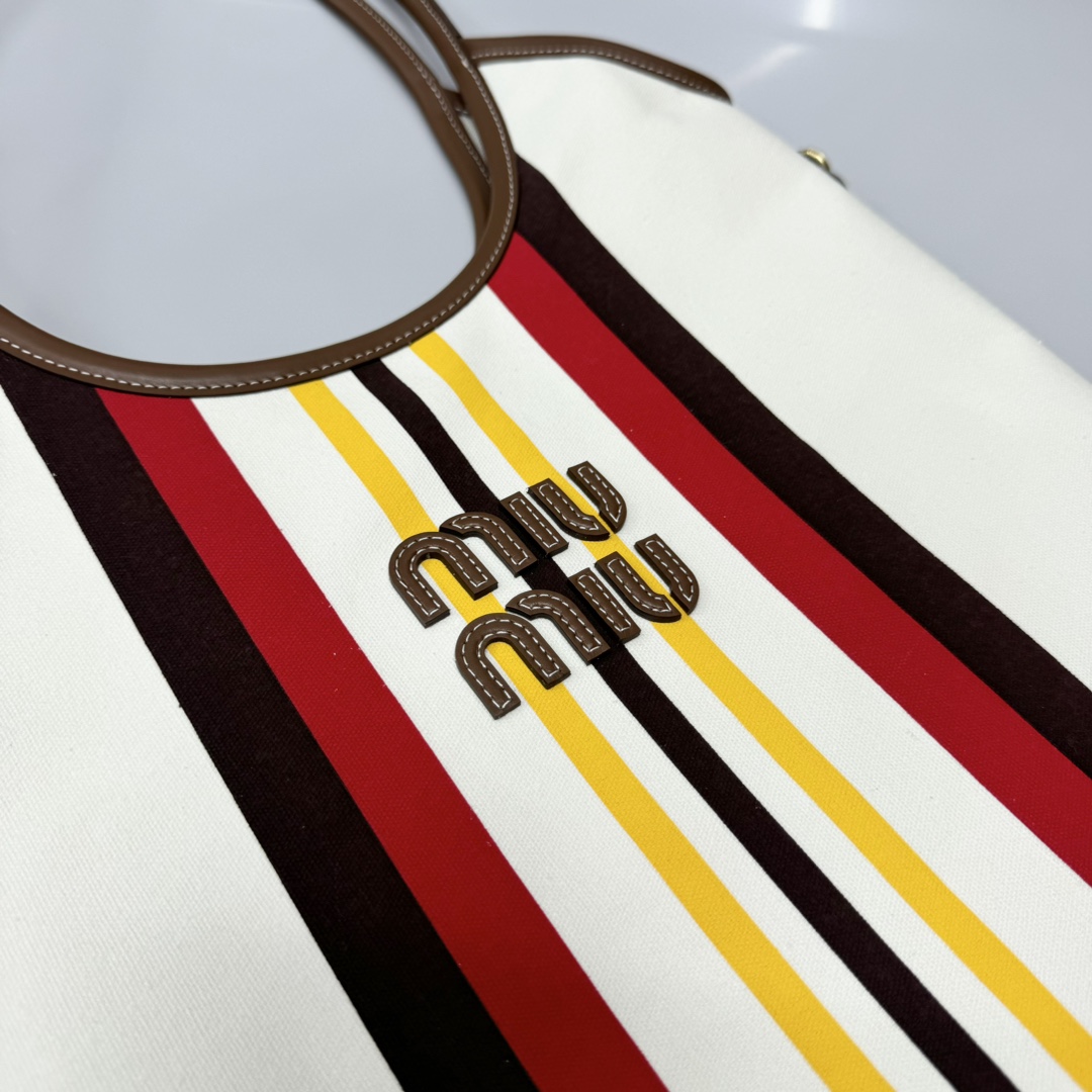 Miu Miu MiuMiu striped hobo Isetan limited edition Tote bag "ivy miu" series vertical version The bag shape looks cute, lazy and elegant, the out