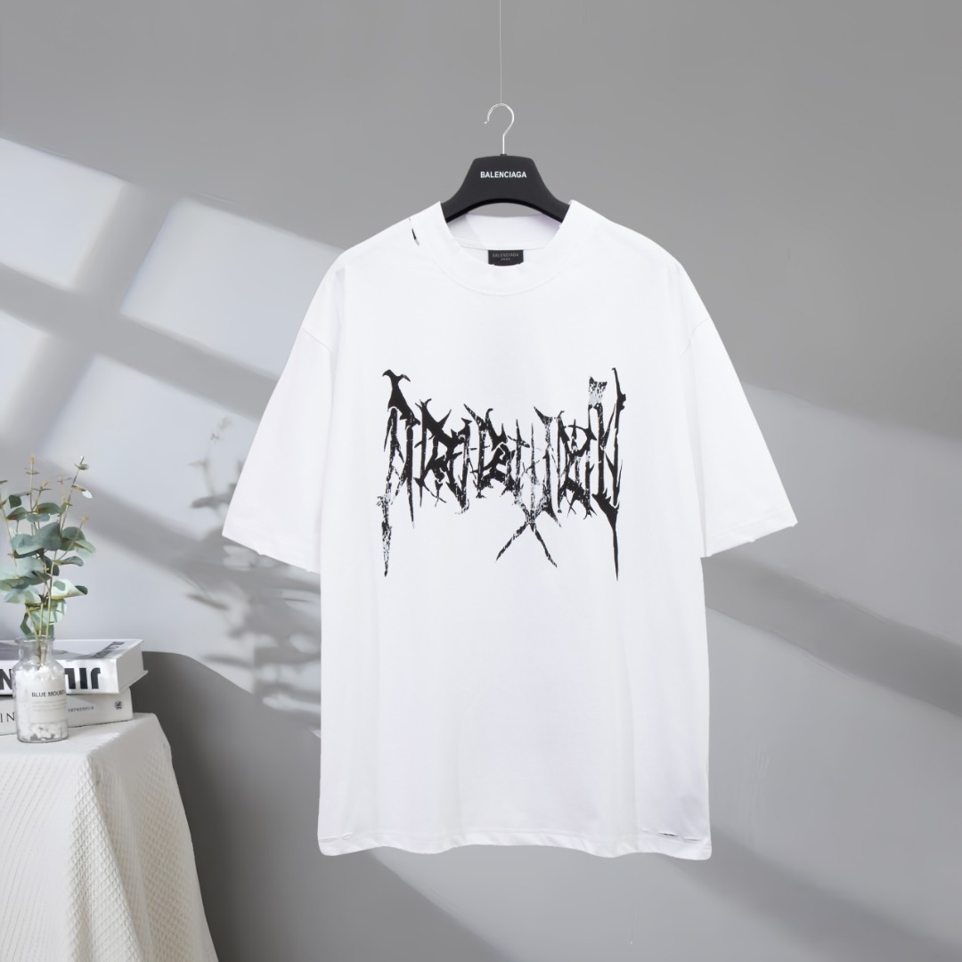 P85 Máxima calidad en el mercado BALENCIAGA/Balenciaga 2025SS Fuente sánscrita artística clásica Camiseta de manga cort…