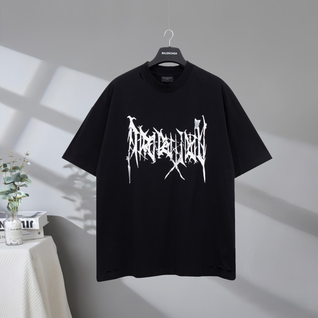 P85 Máxima calidad en el mercado BALENCIAGA/Balenciaga 2025SS Fuente sánscrita artística clásica Camiseta de manga cort…