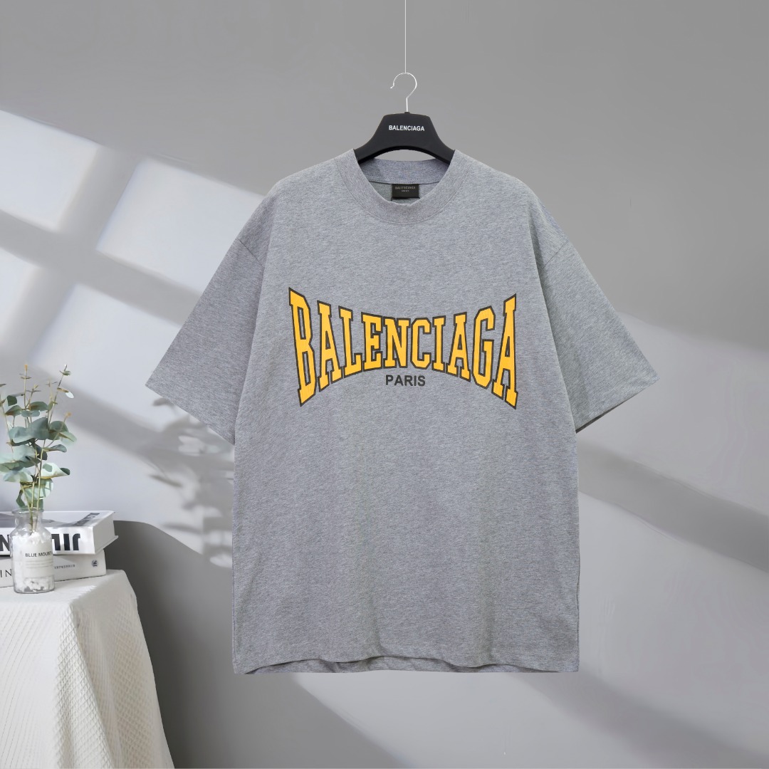 P75 Máxima calidad en el mercado BALENCIAGA/Balenciaga 2025SS Camiseta clásica de manga corta con eslogan estampado, la…