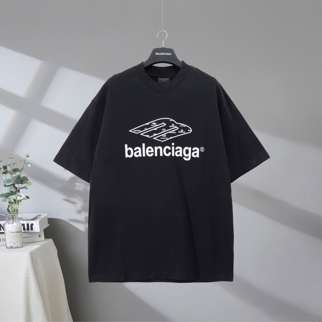 P73 Máxima calidad en el mercado BALENCIAGA/Balenciaga 2025SS Camiseta de manga corta con estampado de letras grandes D…