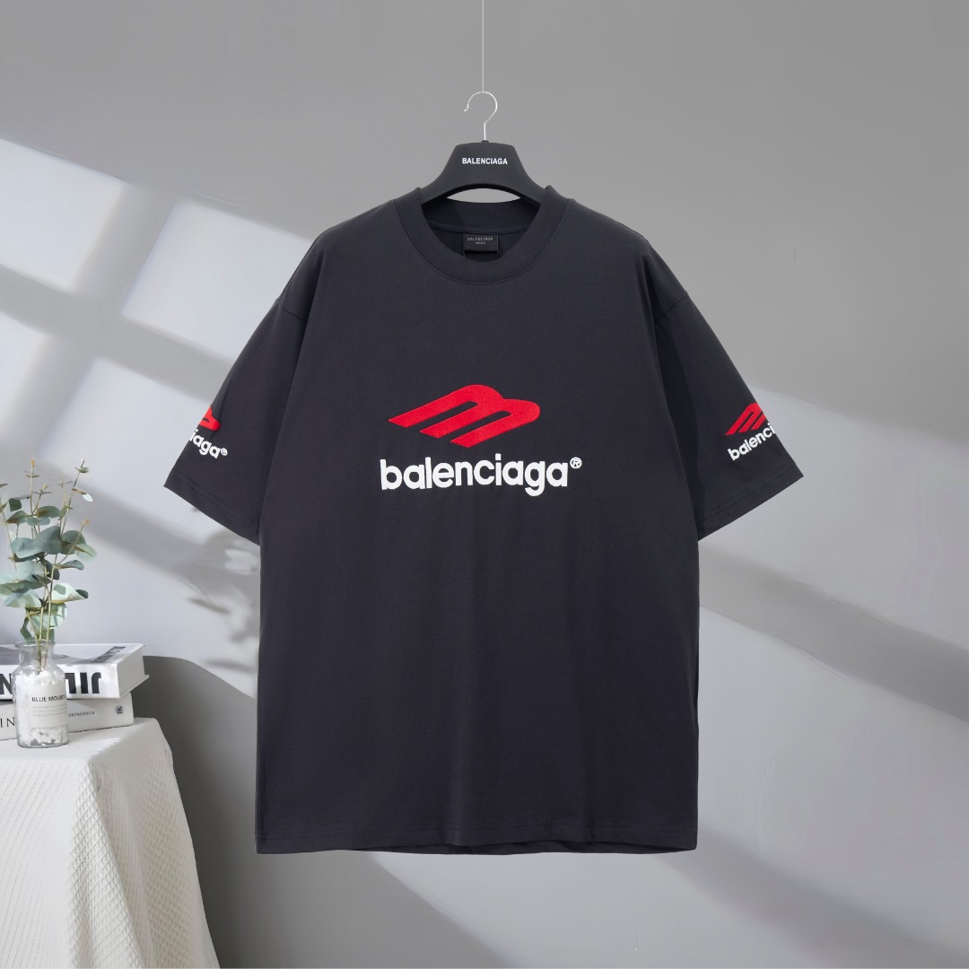 P90 La mejor calidad del mercado BALENCIAGA/Balenciaga 2025SS Logotipo grande Camiseta de manga corta con letras bordad…