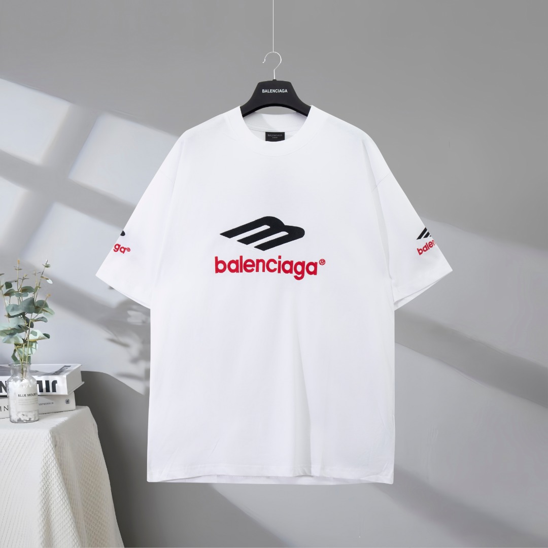 P90 La mejor calidad del mercado BALENCIAGA/Balenciaga 2025SS Logotipo grande Camiseta de manga corta con letras bordad…