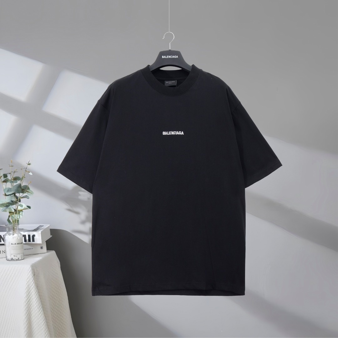 P73 Máxima calidad en el mercado BALENCIAGA/Balenciaga 2025SS Camiseta de manga corta con logo pequeño con letras borda…