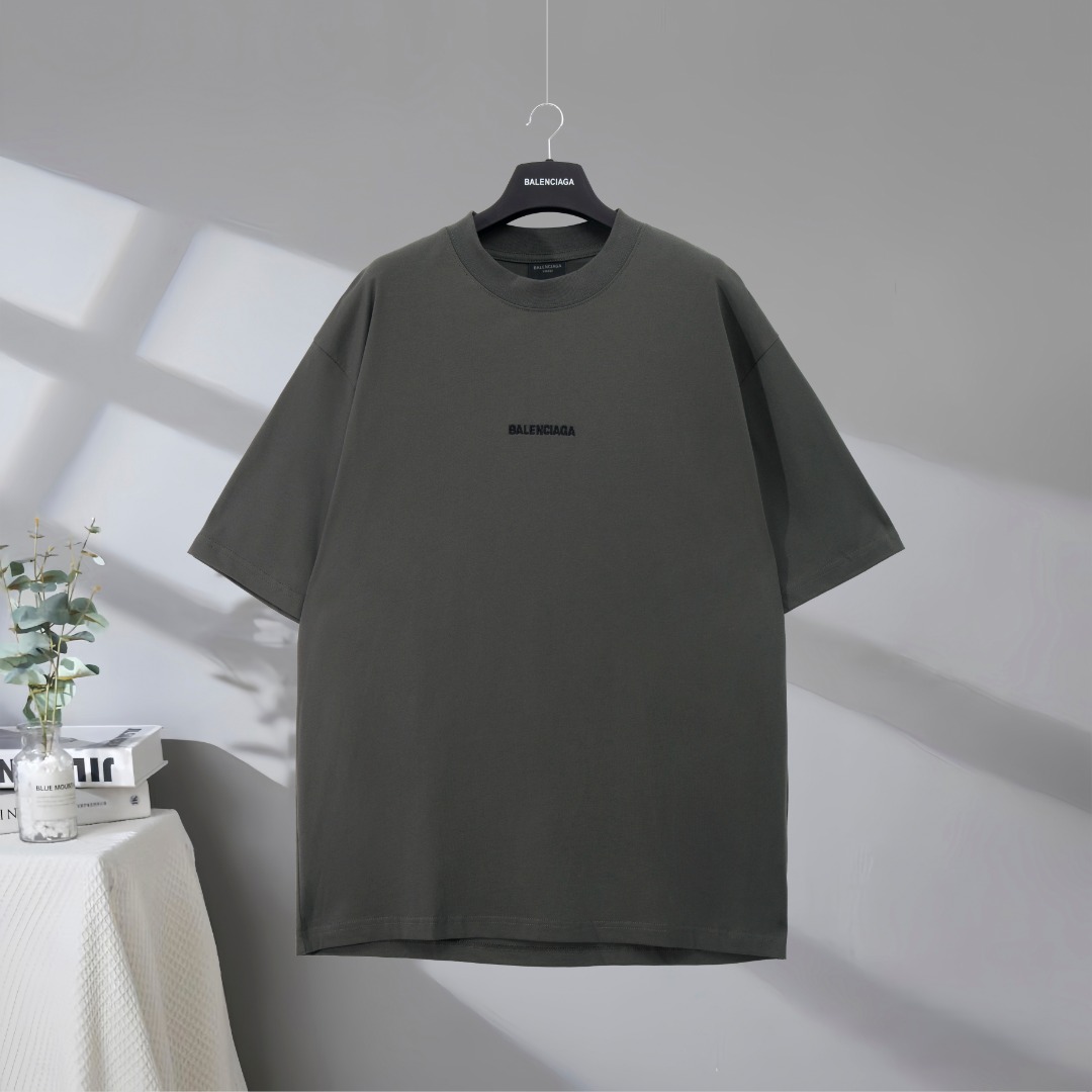 P73 Máxima calidad en el mercado BALENCIAGA/Balenciaga 2025SS Camiseta de manga corta con logo pequeño con letras borda…
