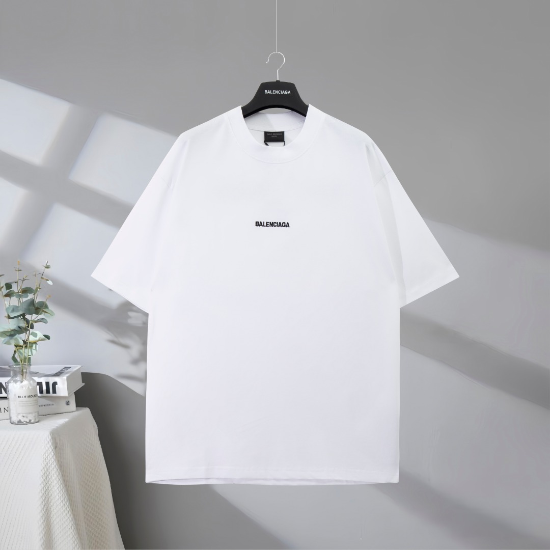 P73 Máxima calidad en el mercado BALENCIAGA/Balenciaga 2025SS Camiseta de manga corta con logo pequeño con letras borda…