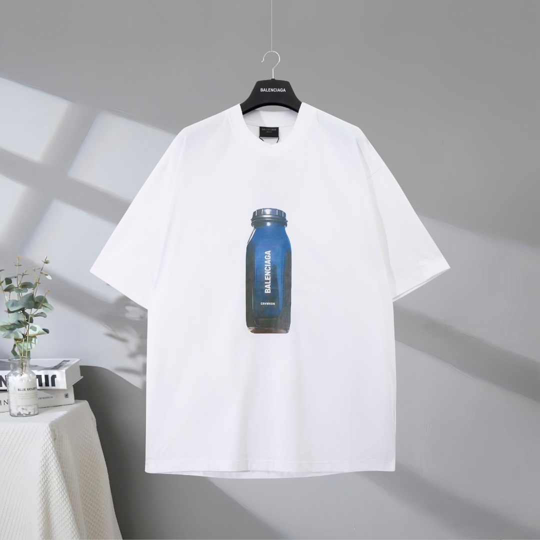 P77 Máxima calidad del mercado BALENCIAGA/Balenciaga 2025SS Camiseta de manga corta con estampado de letras de botella …