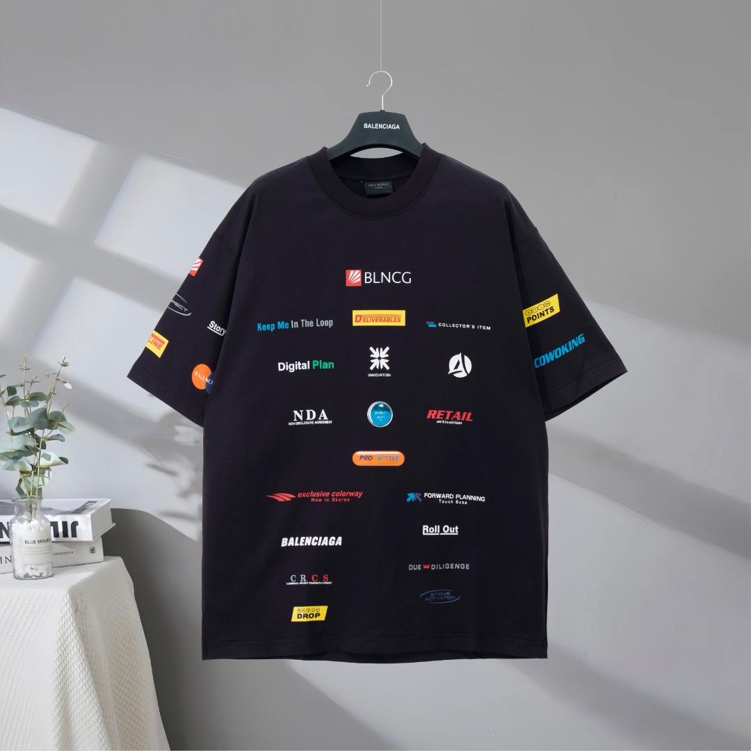 P90 Máxima calidad del mercado BALENCIAGA/Balenciaga 2025SS Camiseta de manga corta con estampado de marca multielement…