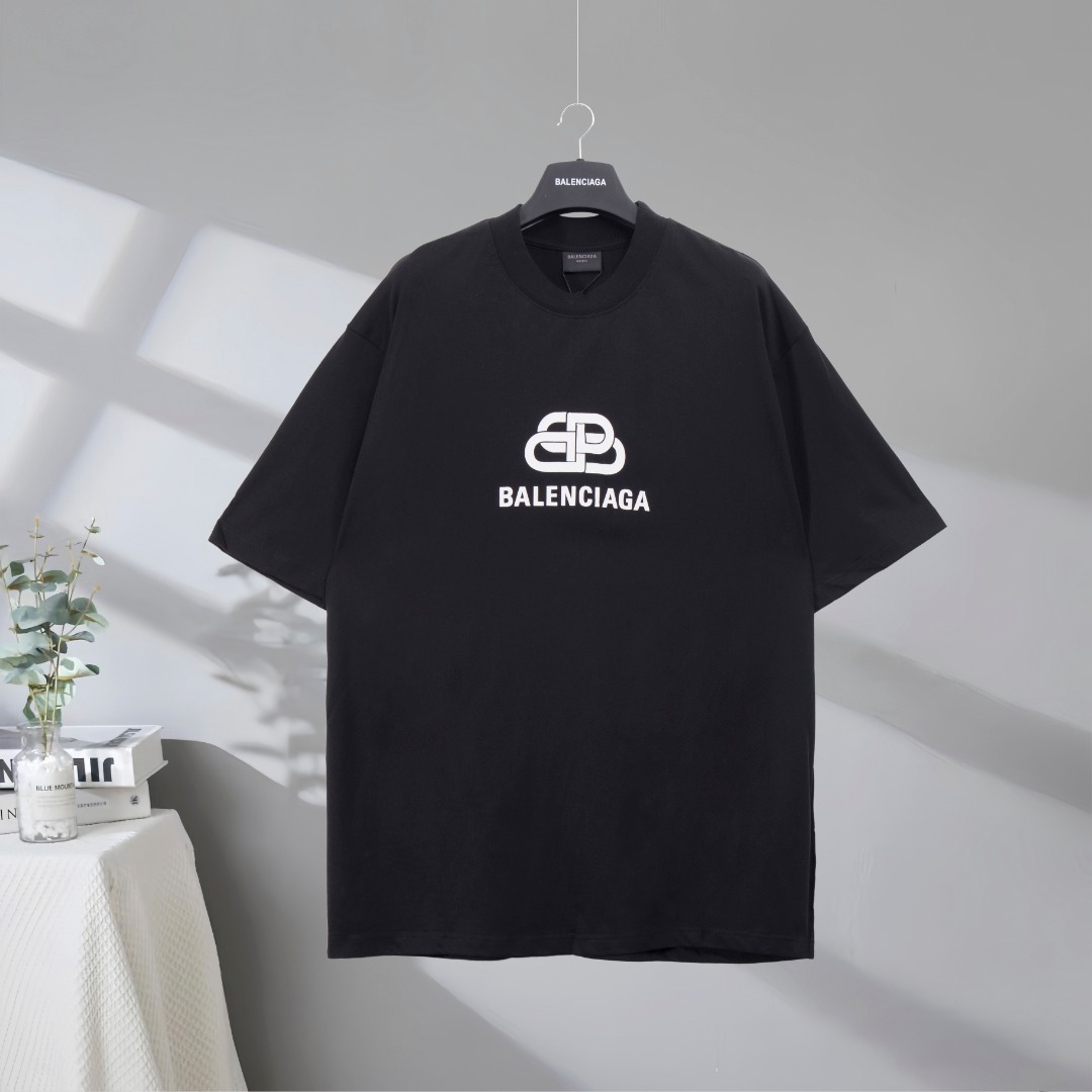 P70 Máxima calidad en el mercado BALENCIAGA/Balenciaga 2025SS camiseta de manga corta con estampado de letras clásicas …