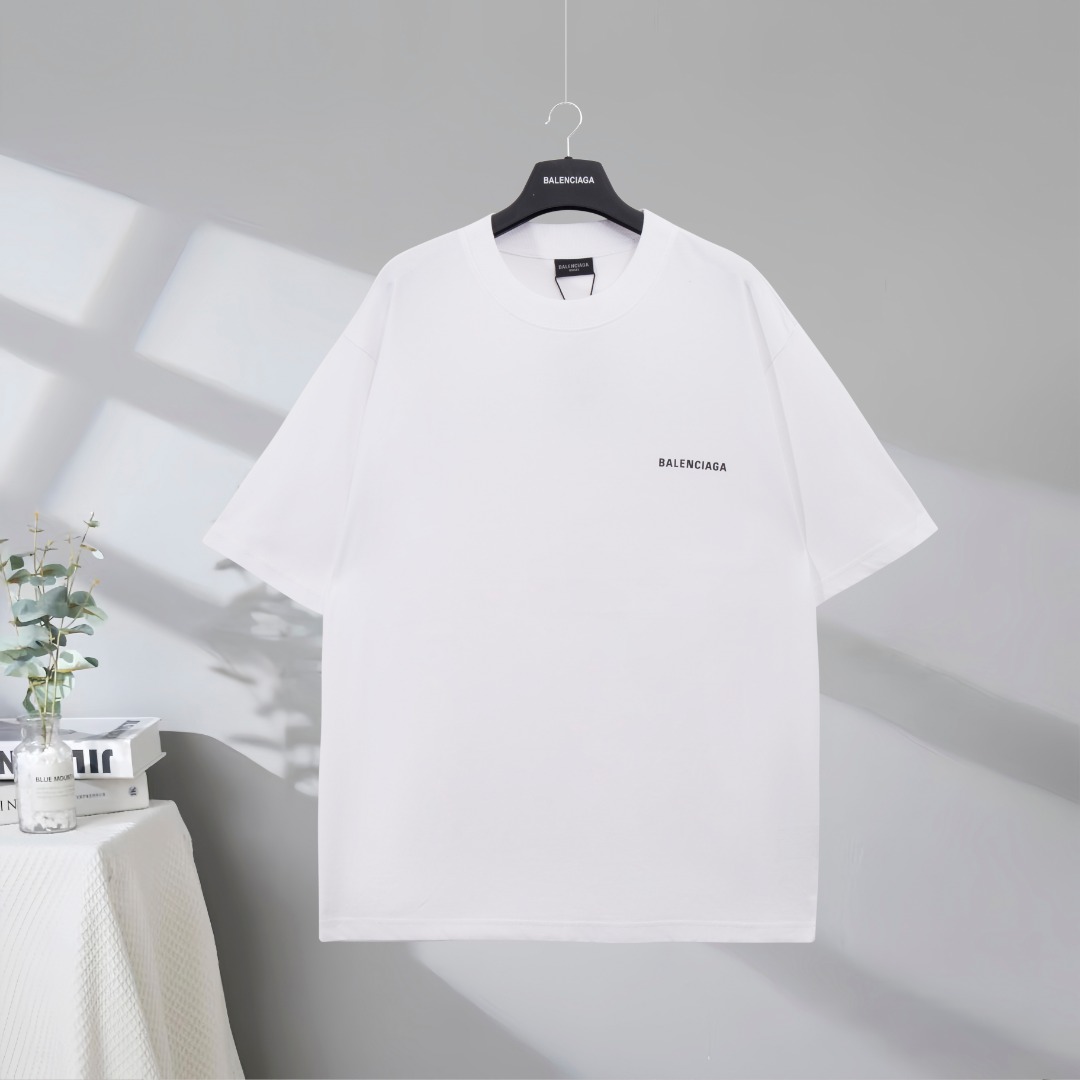 P70 市场顶级品质 BALENCIAGA/巴黎世家2025SS 经典前后字母印花短袖T恤 印花采用进口椭圆机工艺✅市场顶级的质量 官网品质 ✅罗纹定织定染无色差 做工精细 ✅做工全方位还原Tamaño del producto: tam…