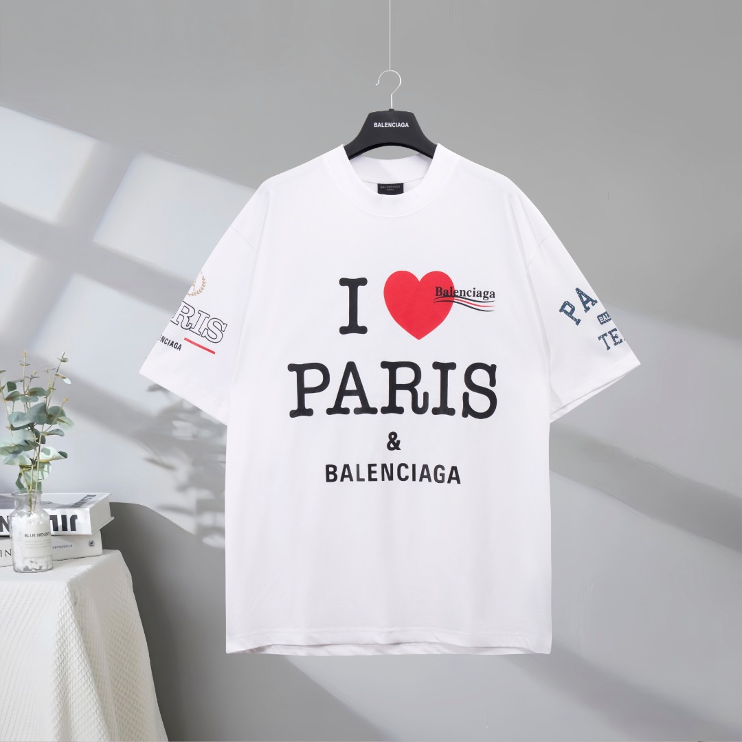 P80 市场顶级品质 BALENCIAGA/巴黎世家2025SS love paris限定印花短袖T恤 印花采用进口椭圆机胶浆工艺✅市场顶级的质量 官网品质 ✅罗纹定织定染无色差 做工精细 ✅做工全方位还原Tamaño del produ…