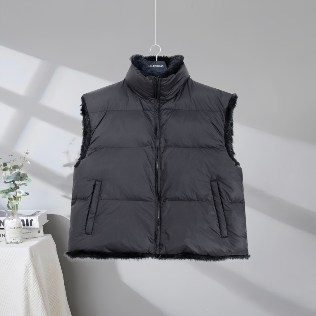 A25# 市场顶级品质 BALENCIAGA/巴黎世家2025SS 小3m刺绣皮草马甲滑雪系列拉链双面穿棉服 ✅市场顶级的质量 官网品质 ✅定织定染无色差 做工精细 ✅做工全方位还原 包装全方位还原 尺码:1-2-3 颜色:黑色 ✔正确印花刺绣细节 ✔正确官网版型 ✔正确包装三标齐全