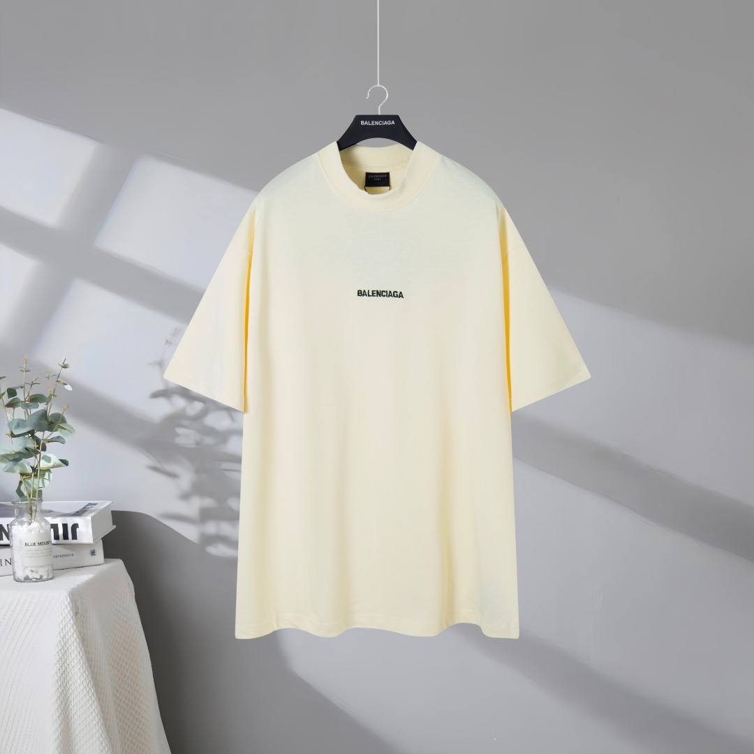 P80 Máxima calidad en el mercado BALENCIAGA/Balenciaga 2026SS Camiseta desgastada de manga corta con pequeñas letras bo…