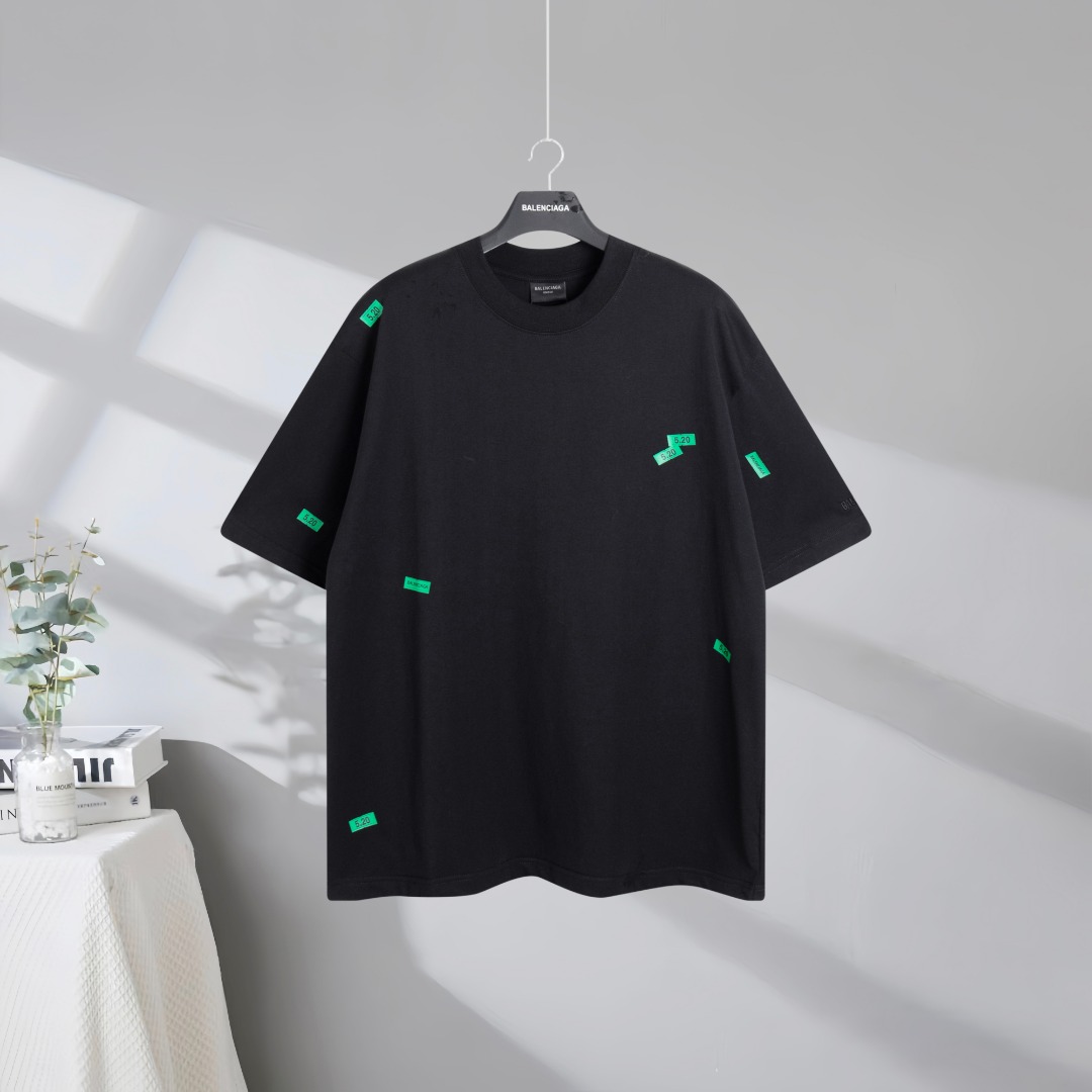 P85 Máxima calidad del mercado BALENCIAGA/Balenciaga 2026SS 5.20 Camiseta de manga corta bordada con estampado de stick…