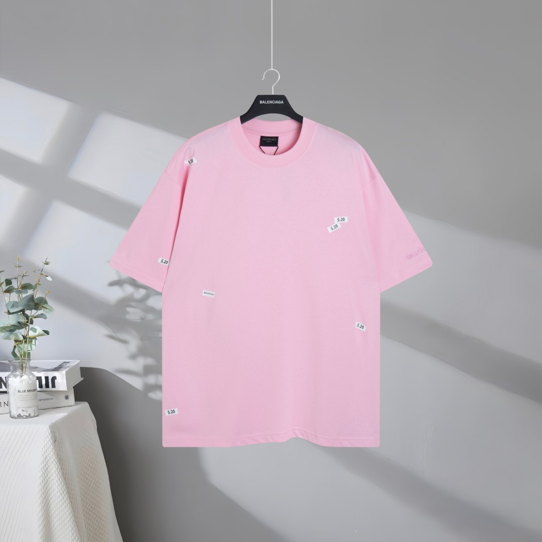 P85 Máxima calidad del mercado BALENCIAGA/Balenciaga 2026SS 5.20 Camiseta de manga corta bordada con estampado de stick…