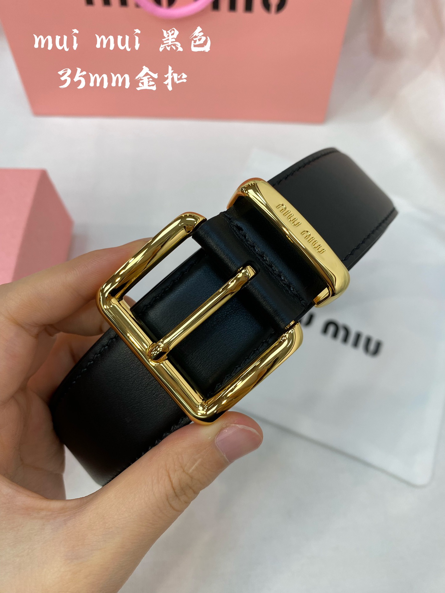 miumiu缪缪23金属搭扣.腰带环饰有激光雕刻徽标这款皮革腰带设计简约而优雅腰带伴环以MiuMiu徽标