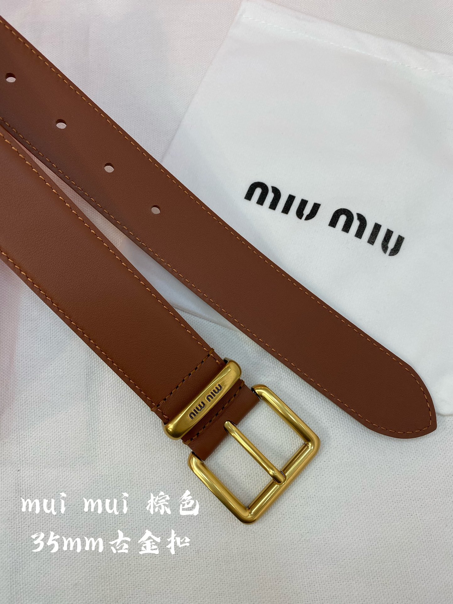 miumiu缪缪23金属搭扣.腰带环饰有激光雕刻徽标这款皮革腰带设计简约而优雅腰带伴环以MiuMiu徽标