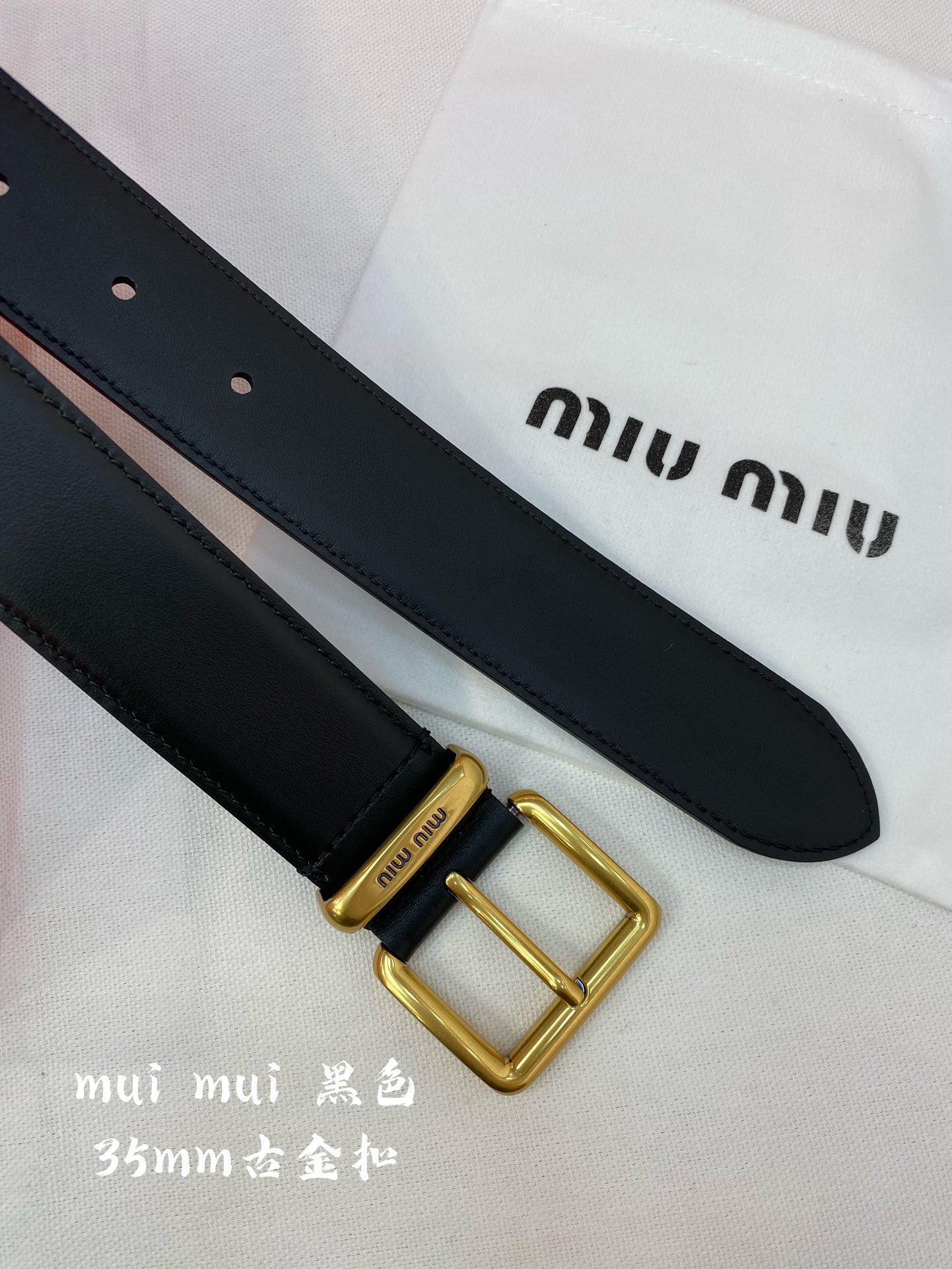 miumiu缪缪23金属搭扣.腰带环饰有激光雕刻徽标这款皮革腰带设计简约而优雅腰带伴环以MiuMiu徽标