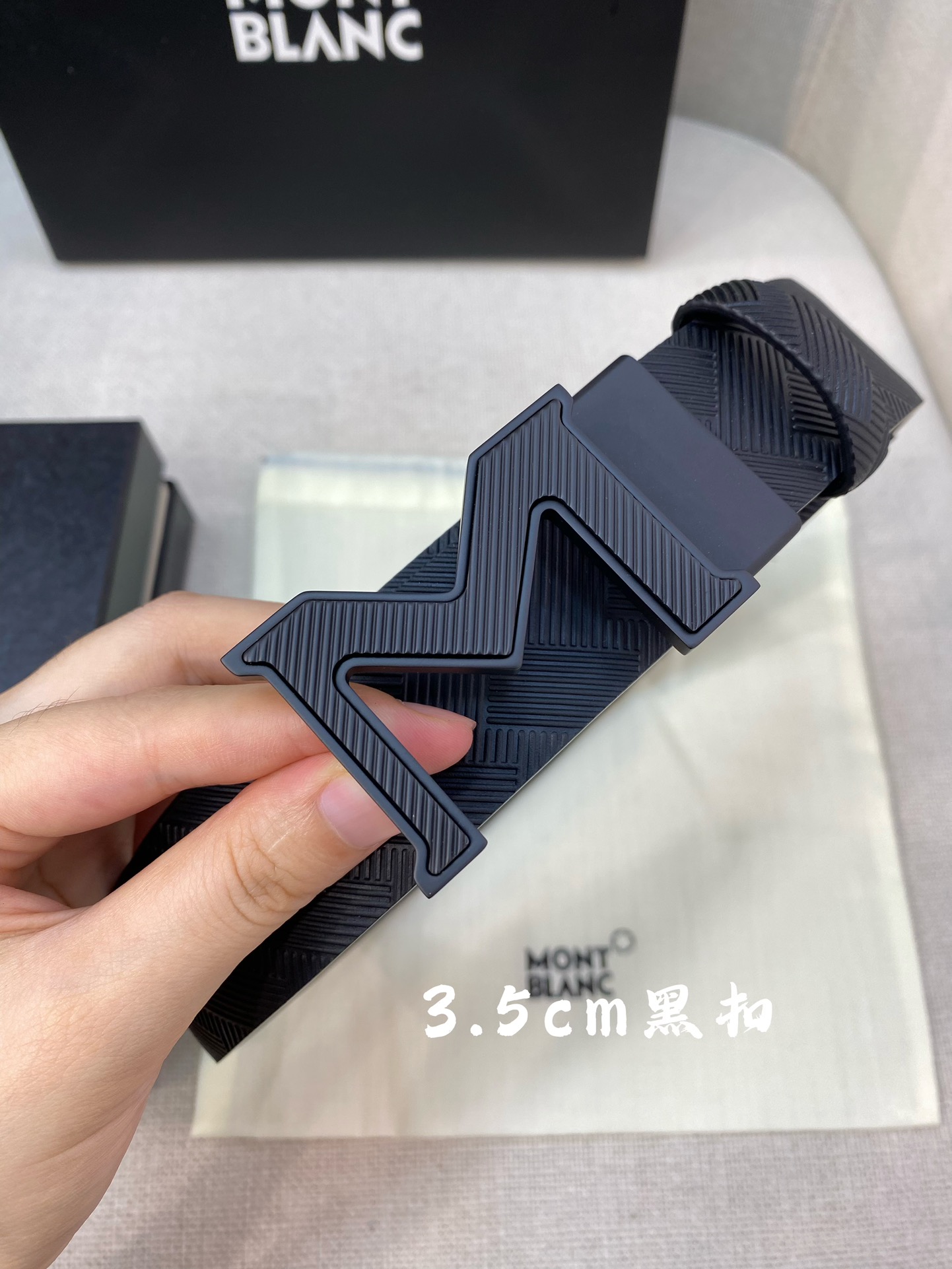 Montblanc万宝龙宽3.5cm采用头层牛皮精品针式扣头自由裁剪商务休闲皮带