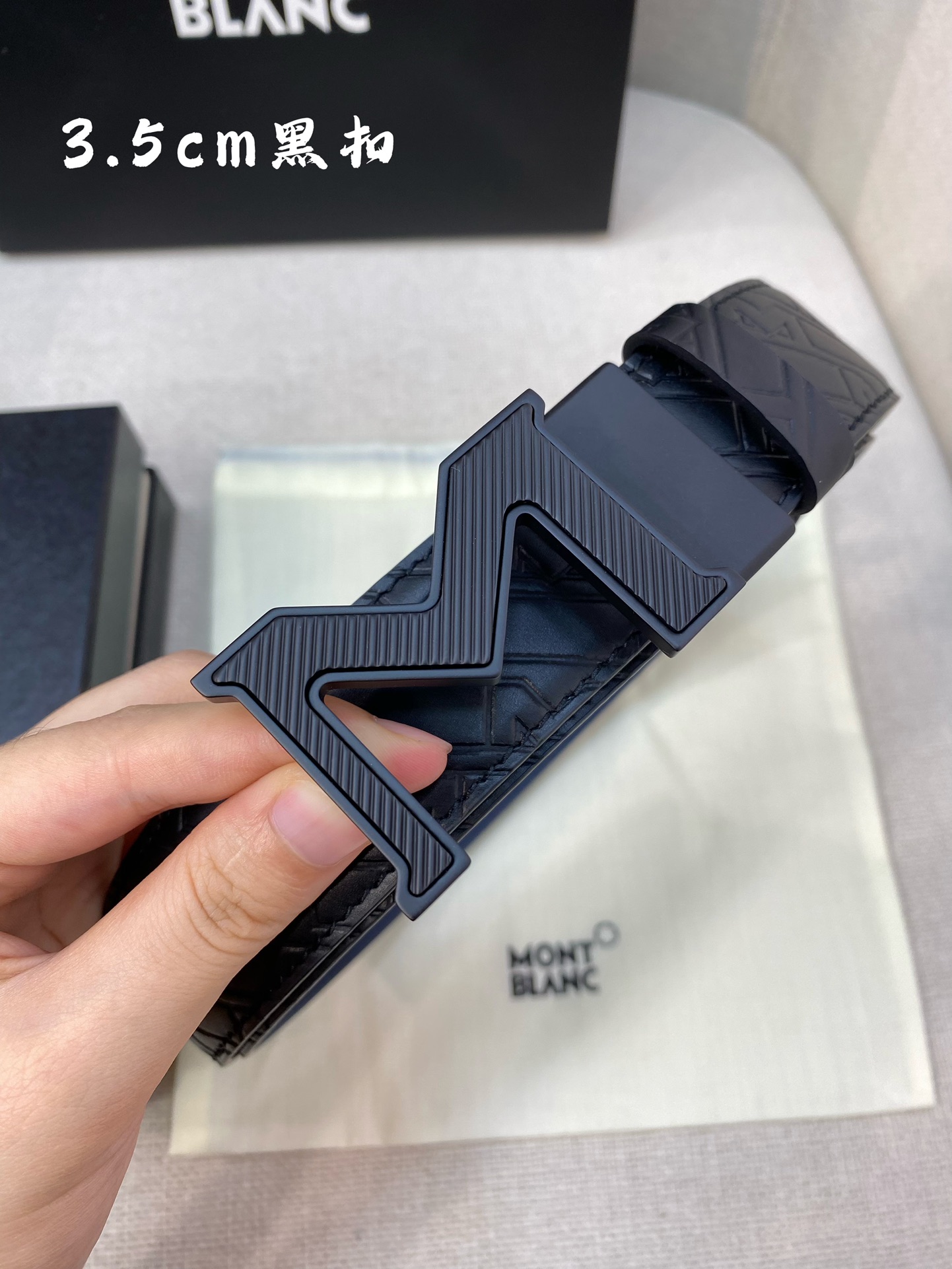 Montblanc万宝龙宽3.5cm采用头层牛皮精品针式扣头自由裁剪商务休闲皮带