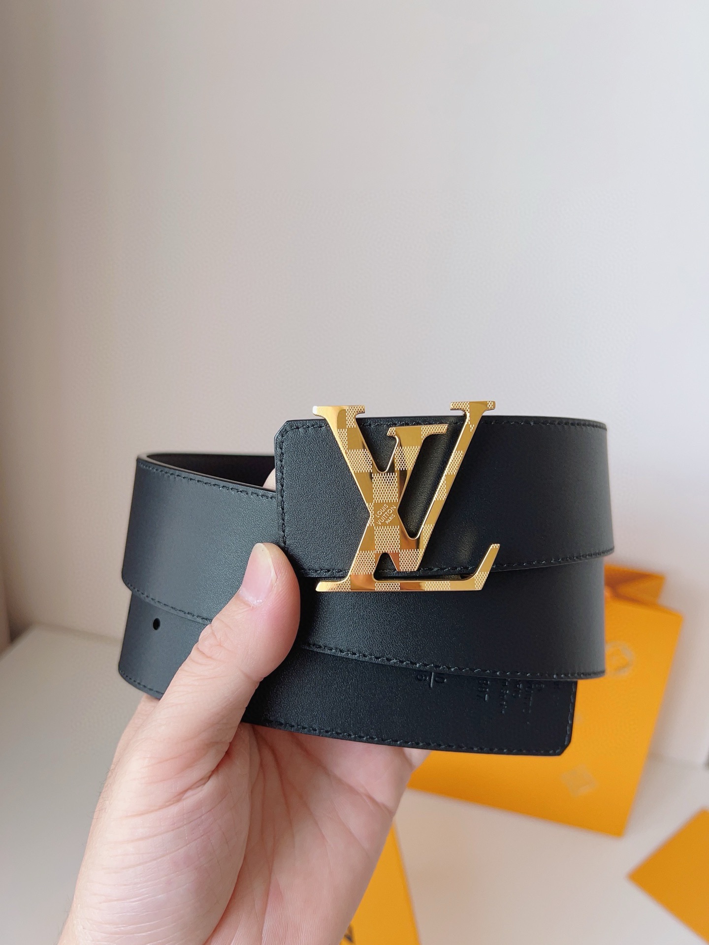 Louis Vuitton Cinturón Hombres Piel de vaca Cuero