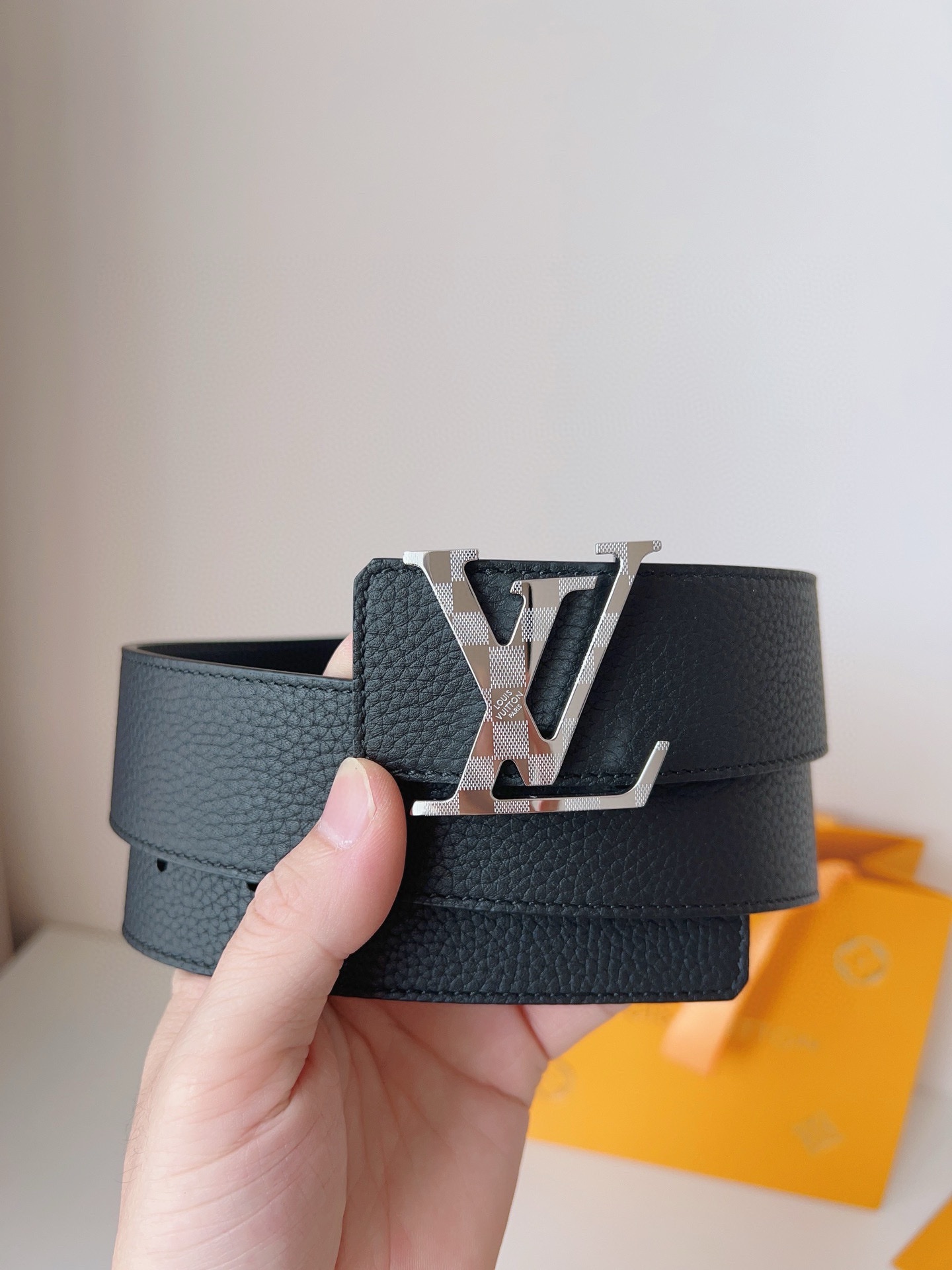 Louis Vuitton Cinturón Hombres Piel de vaca Cuero