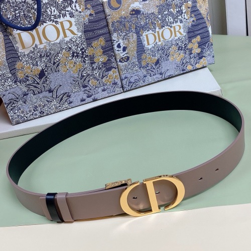 Dior CD Signature Belt, 3.5cm, Reversible, Calfskin, Gold-Finish Metal 1 Dior new model 💫 official website series Celebrity catwalk style, strive to create exquisite and elegant and exquisite products, hardware uses exquisite processing art, imported expensive cowhide, suitable for versatile waist skirt strap and rotating hardware double-sided 💓 Width 3.5cm