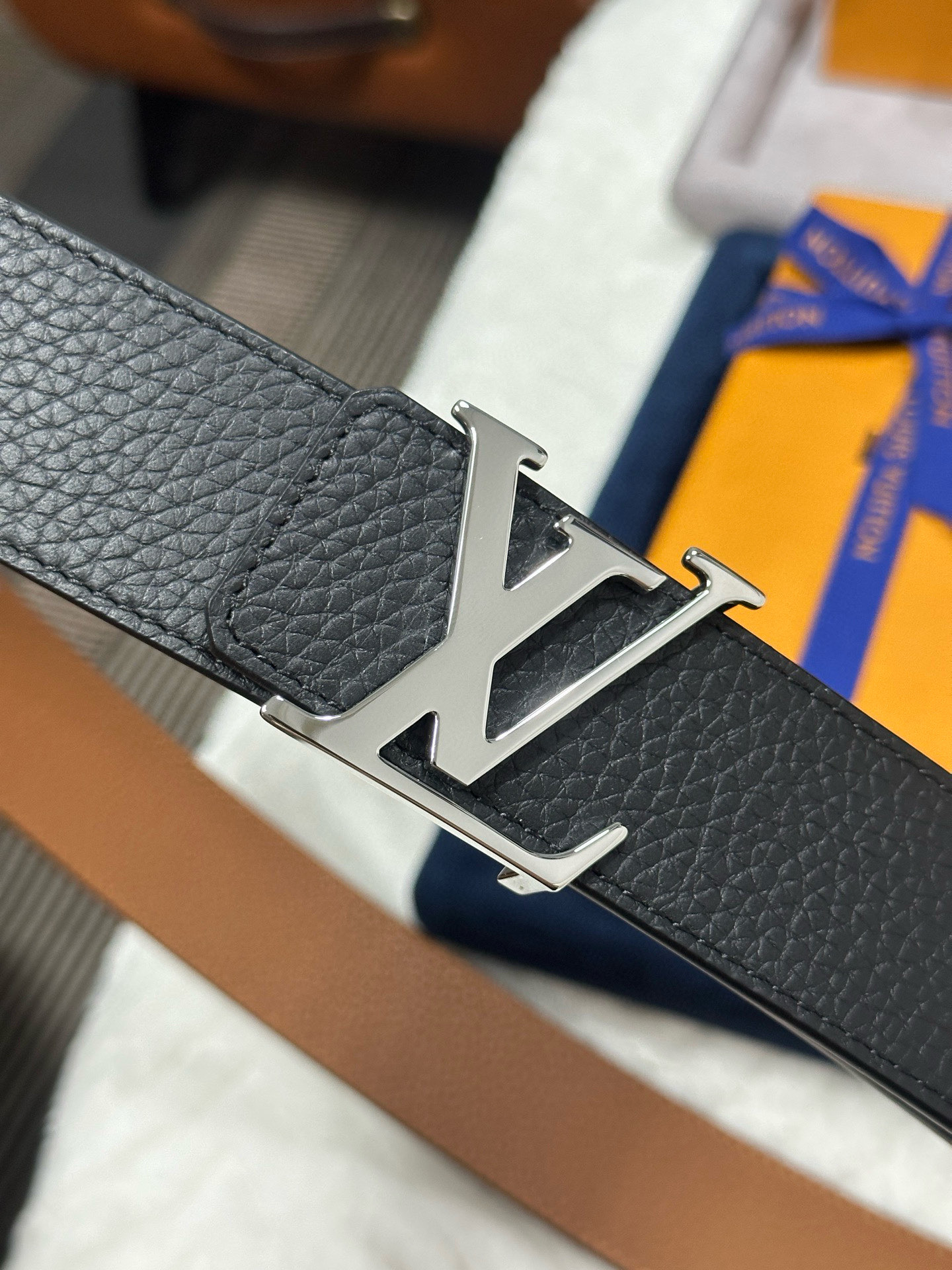 High-End LV Male Belts: Premium Louis Vuitton Leather and Quality Craftsmanship - 图片 5