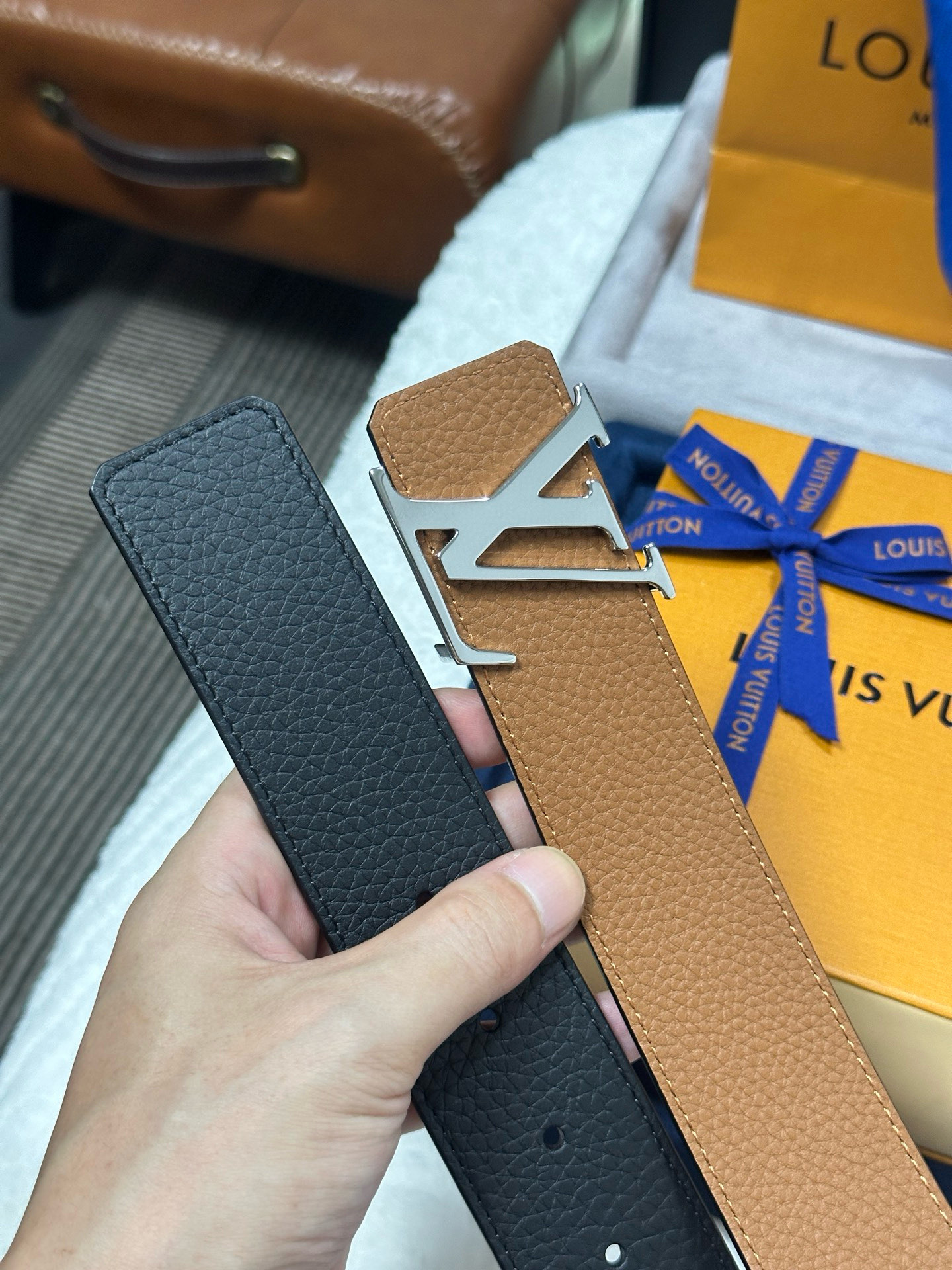 High-End LV Male Belts: Premium Louis Vuitton Leather and Quality Craftsmanship - 图片 3