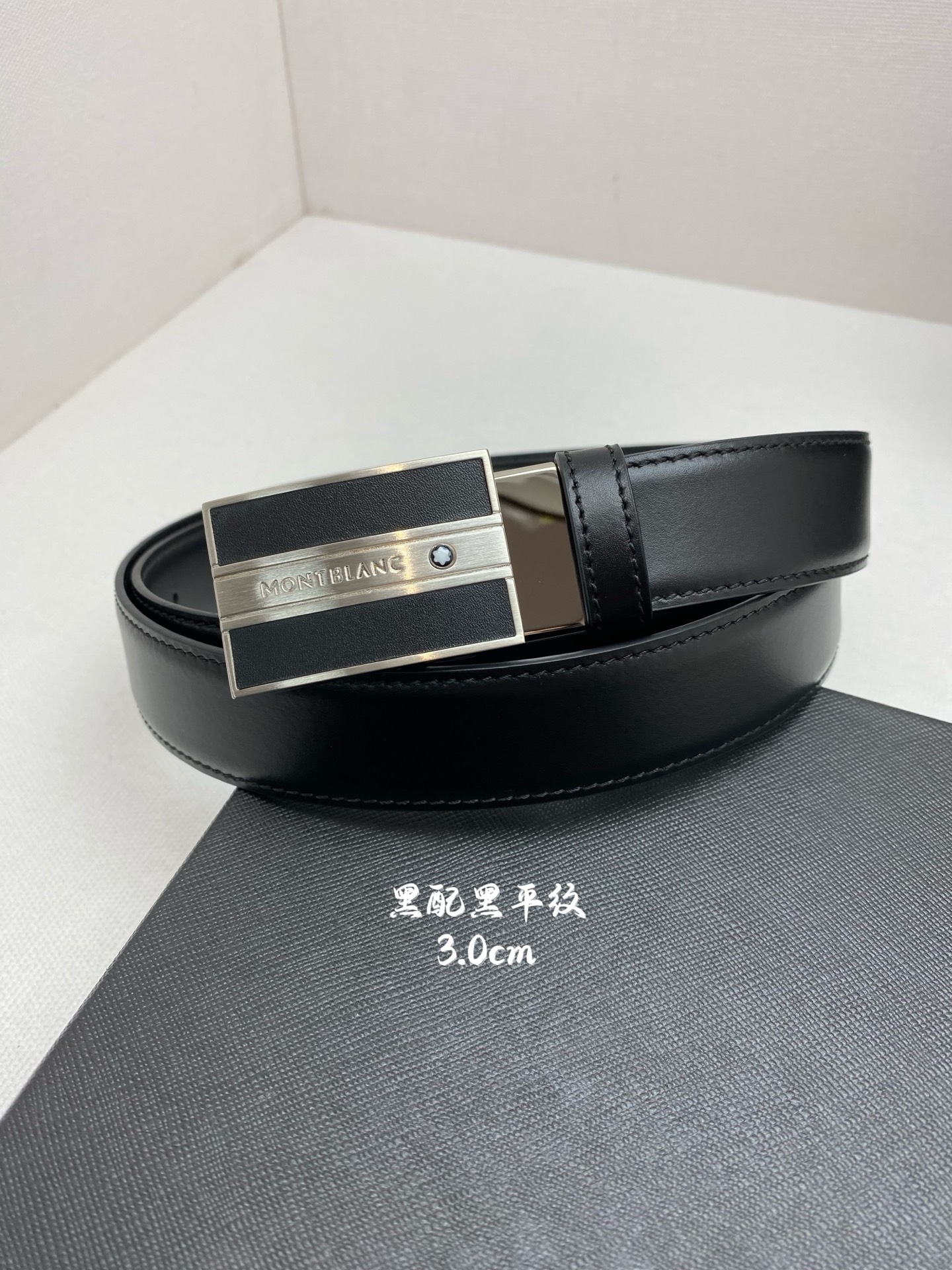 Montblanc万宝龙 宽3.0cm 采用进口牛皮 精品针式扣头 自由裁剪商务休闲皮带