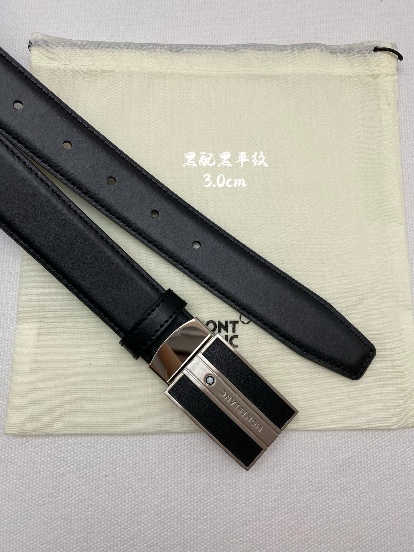 Montblanc万宝龙 宽3.0cm 采用进口牛皮 精品针式扣头 自由裁剪商务休闲皮带