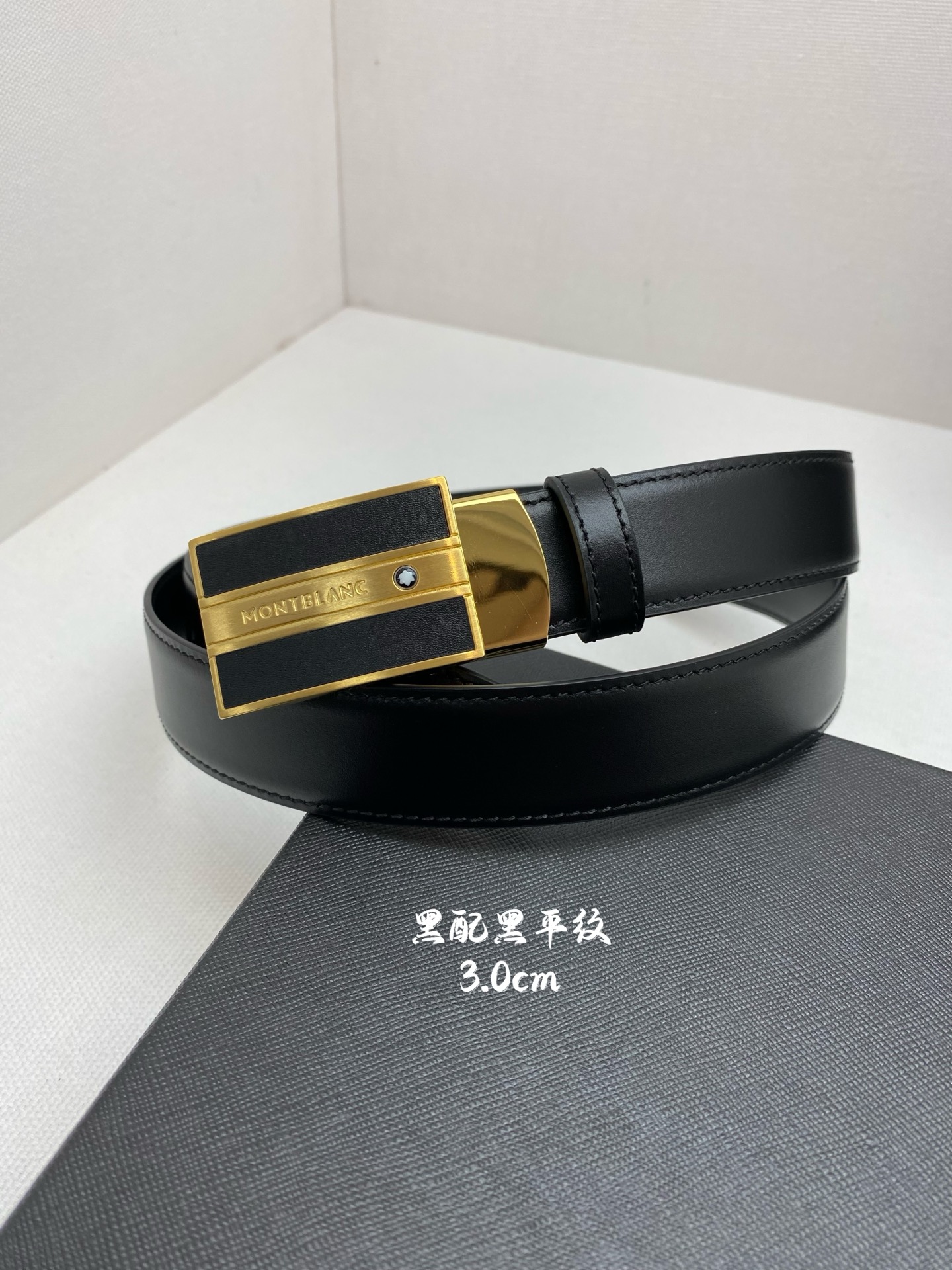 Montblanc万宝龙 宽3.0cm 采用进口牛皮 精品针式扣头 自由裁剪商务休闲皮带