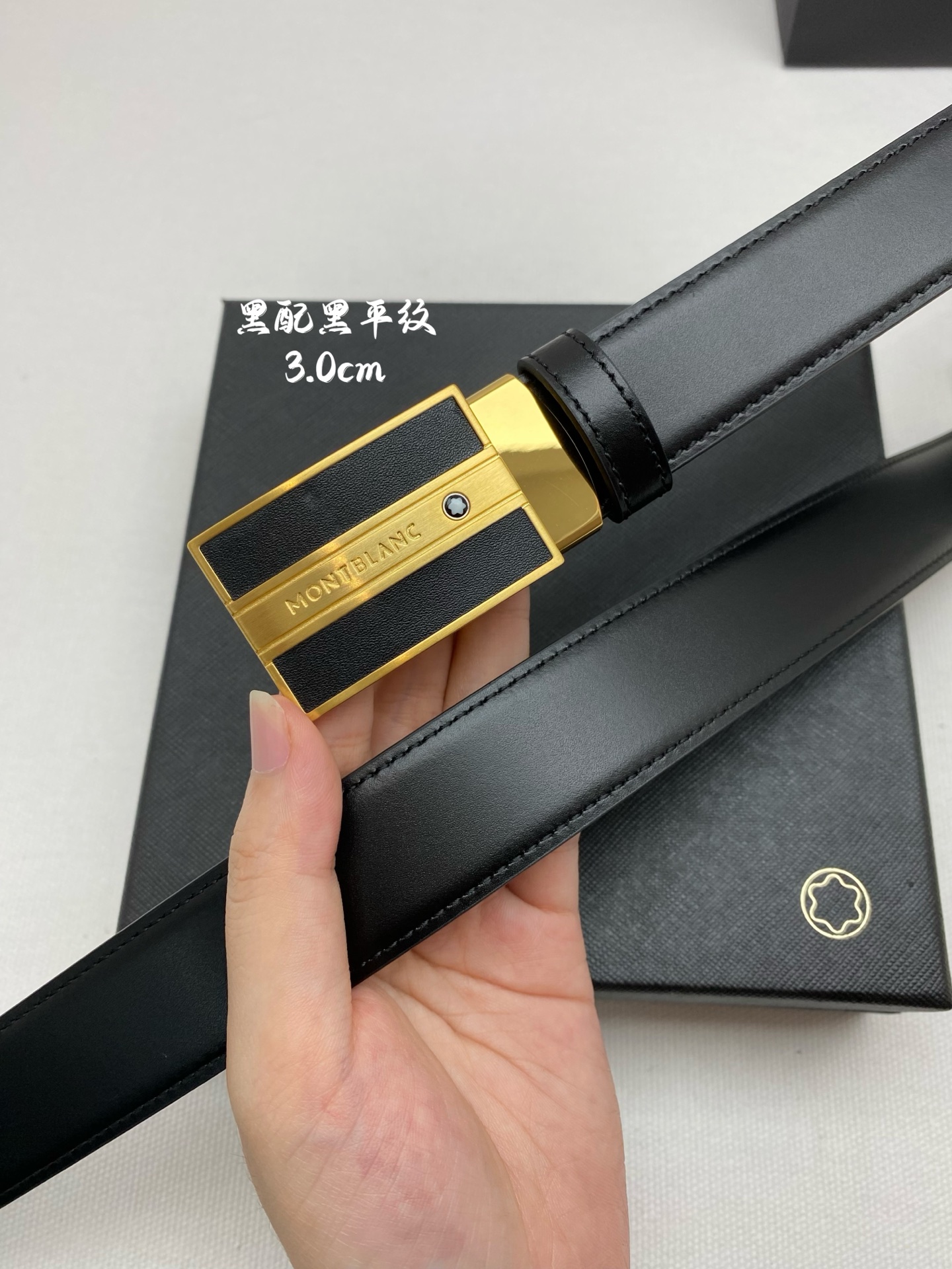 Montblanc万宝龙 宽3.0cm 采用进口牛皮 精品针式扣头 自由裁剪商务休闲皮带