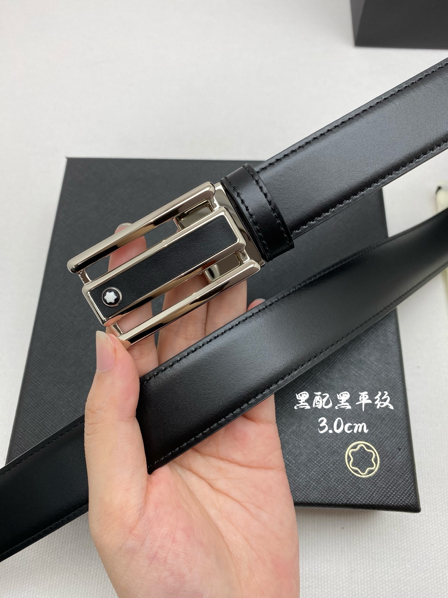 Montblanc万宝龙 宽3.0cm 采用进口牛皮 精品针式扣头 自由裁剪商务休闲皮带