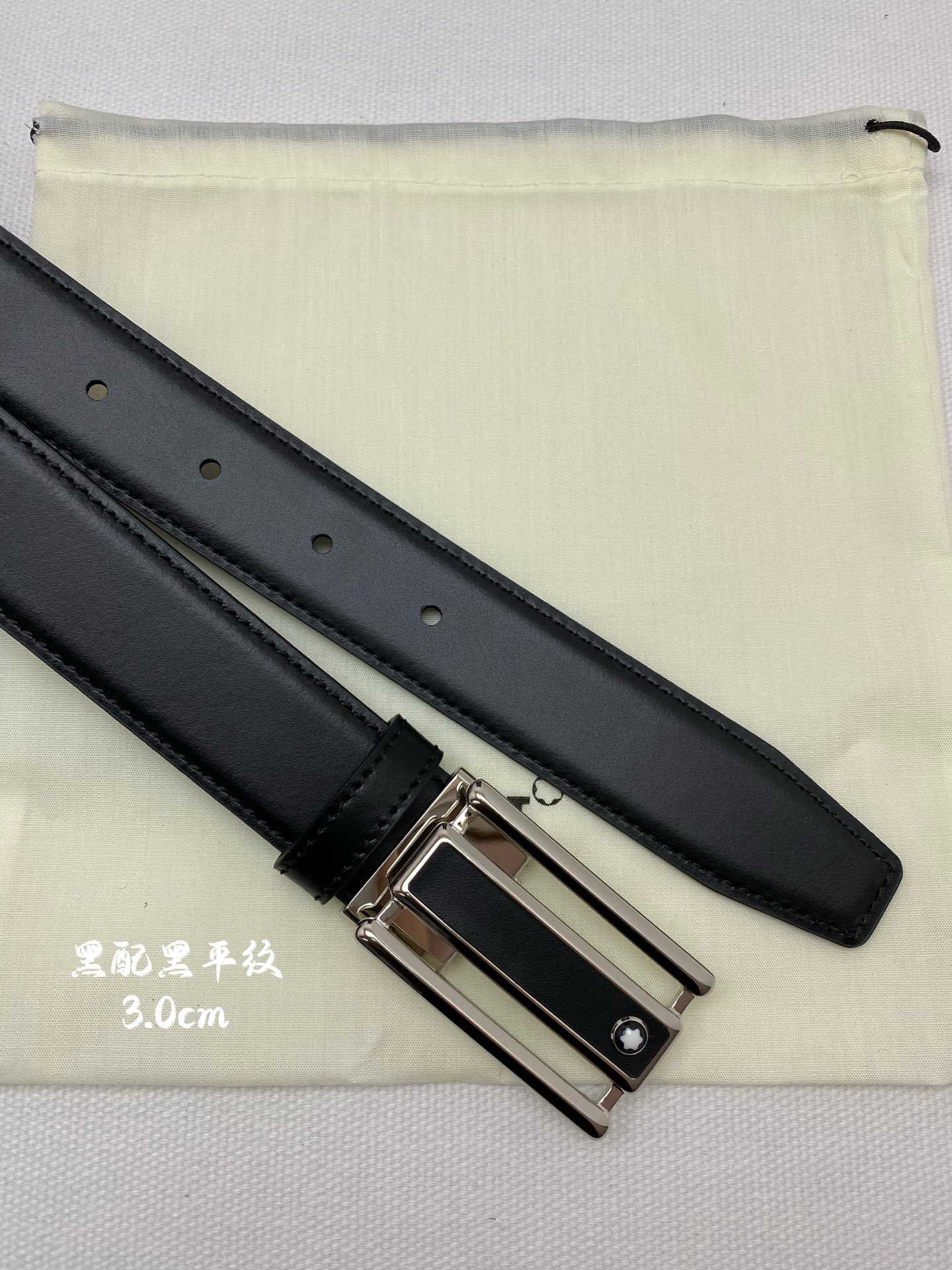 Montblanc万宝龙 宽3.0cm 采用进口牛皮 精品针式扣头 自由裁剪商务休闲皮带