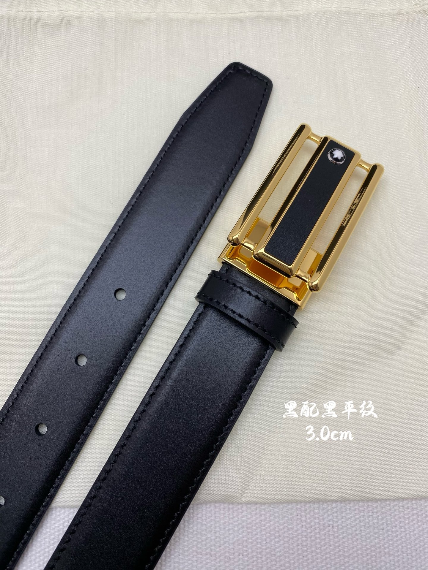 Montblanc万宝龙 宽3.0cm 采用进口牛皮 精品针式扣头 自由裁剪商务休闲皮带