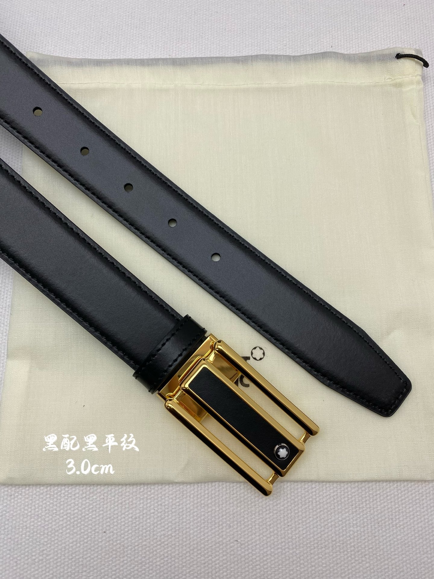 Montblanc万宝龙 宽3.0cm 采用进口牛皮 精品针式扣头 自由裁剪商务休闲皮带