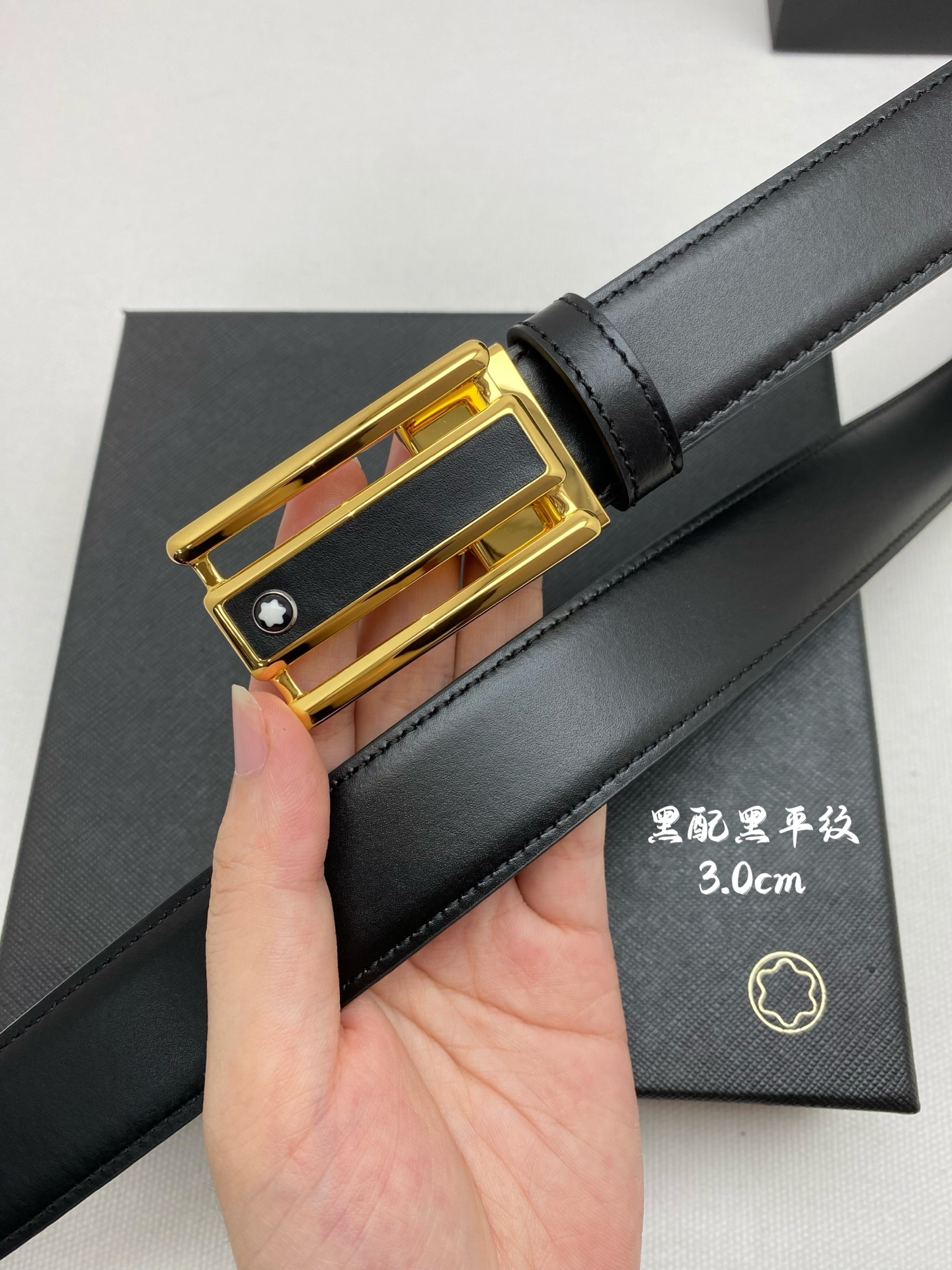 Montblanc万宝龙 宽3.0cm 采用进口牛皮 精品针式扣头 自由裁剪商务休闲皮带