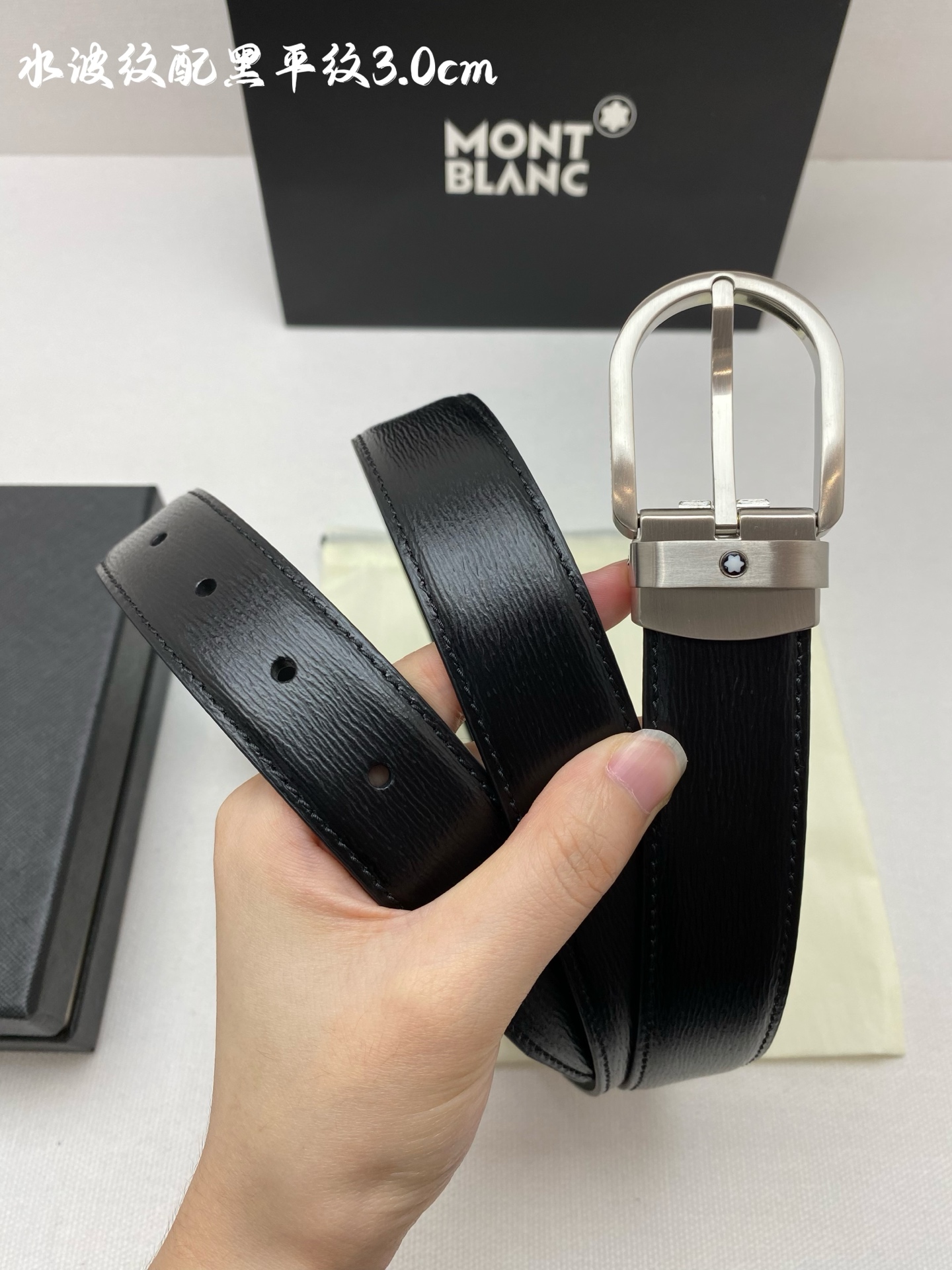 Montblanc万宝龙 宽3.0cm 采用进口牛皮 精品针式扣头 自由裁剪商务休闲皮带