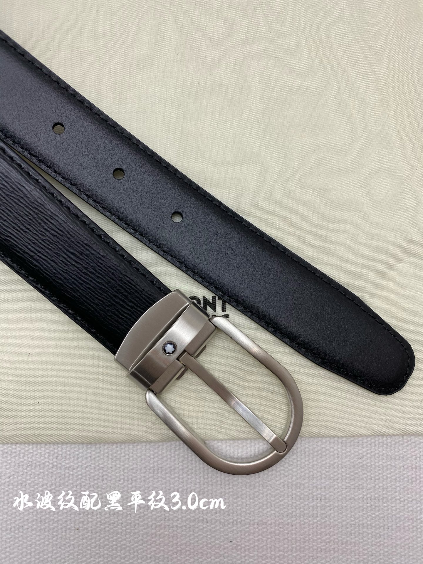 Montblanc万宝龙 宽3.0cm 采用进口牛皮 精品针式扣头 自由裁剪商务休闲皮带