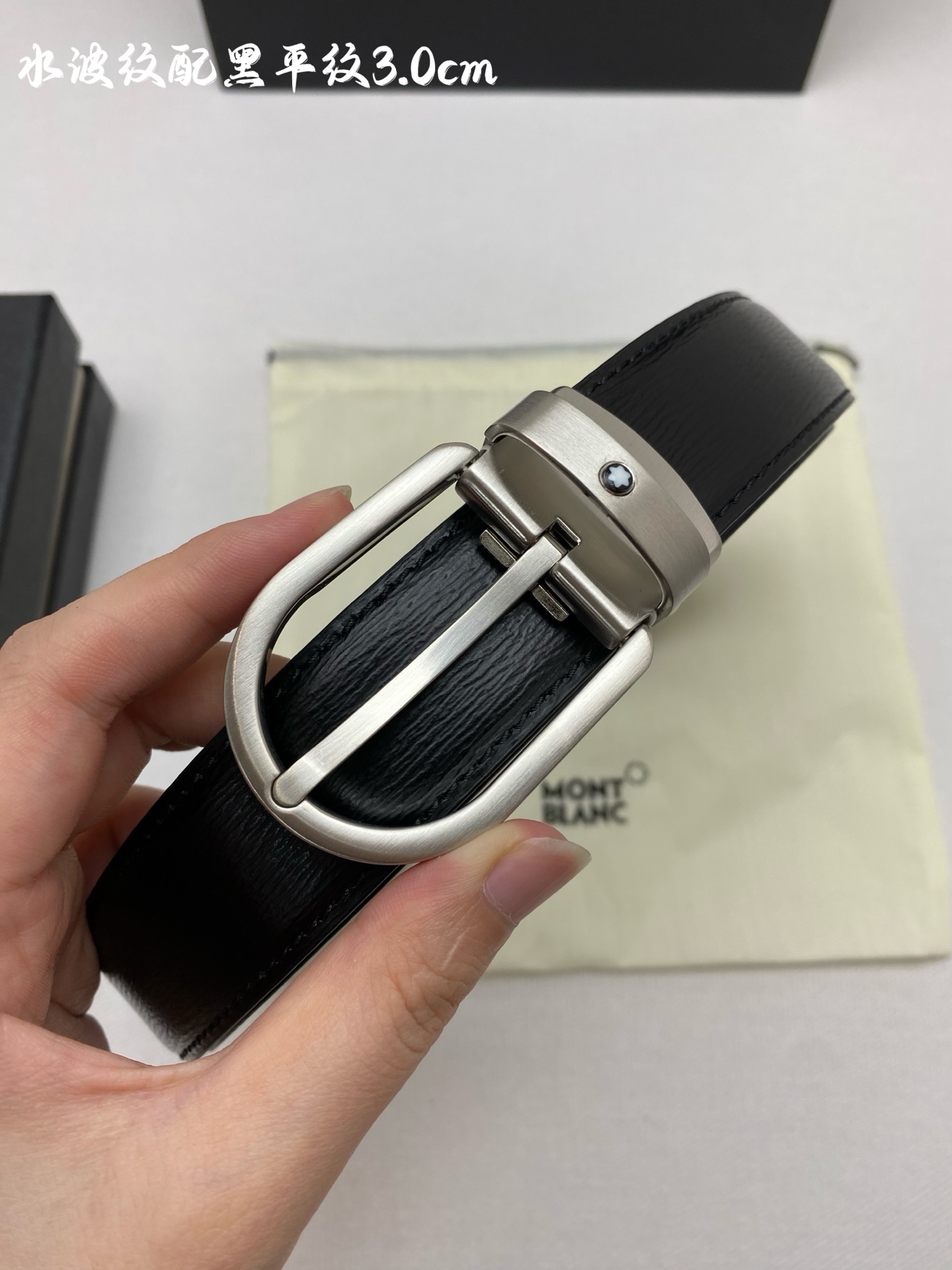 Montblanc万宝龙 宽3.0cm 采用进口牛皮 精品针式扣头 自由裁剪商务休闲皮带