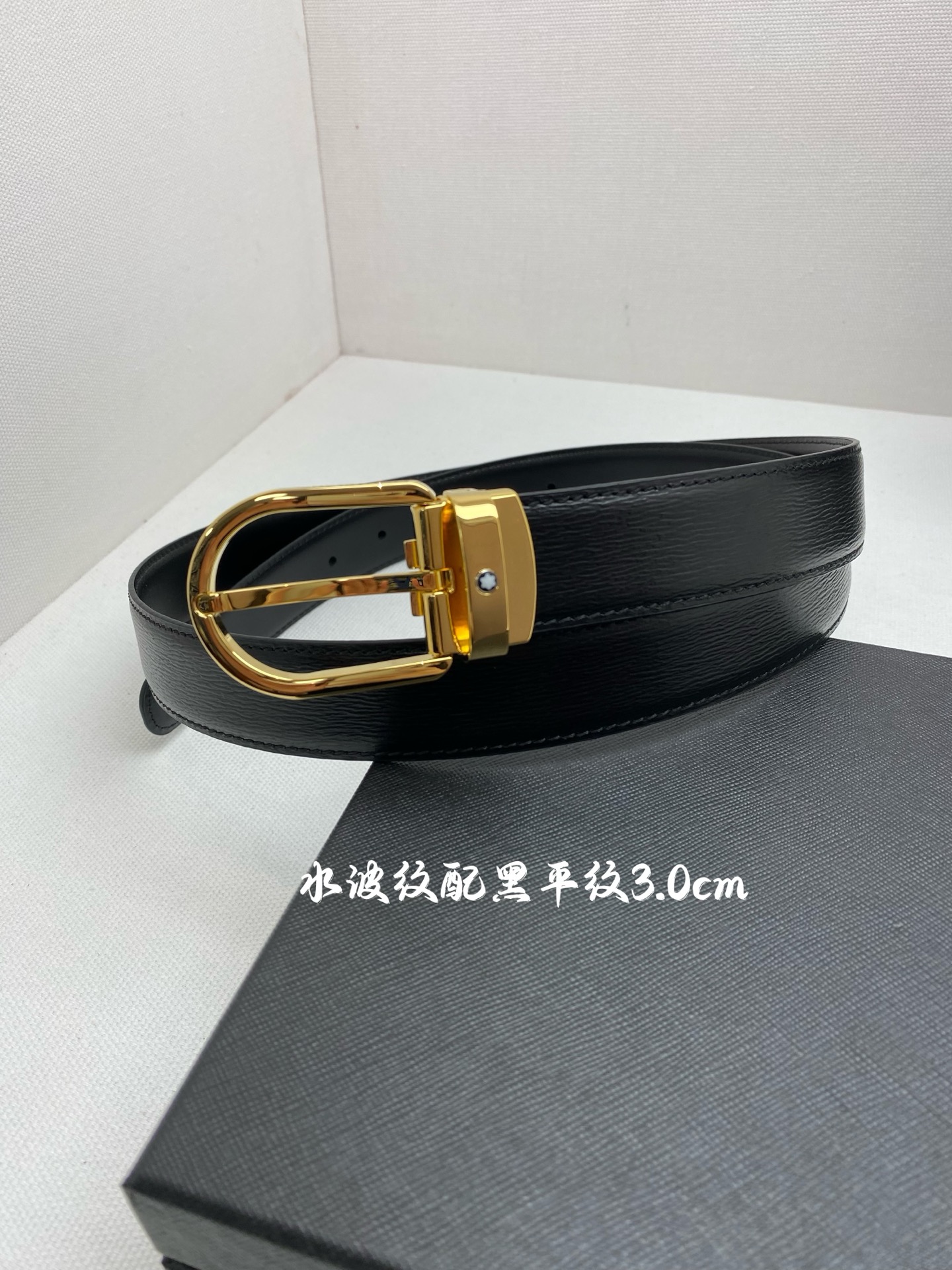 Montblanc万宝龙 宽3.0cm 采用进口牛皮 精品针式扣头 自由裁剪商务休闲皮带