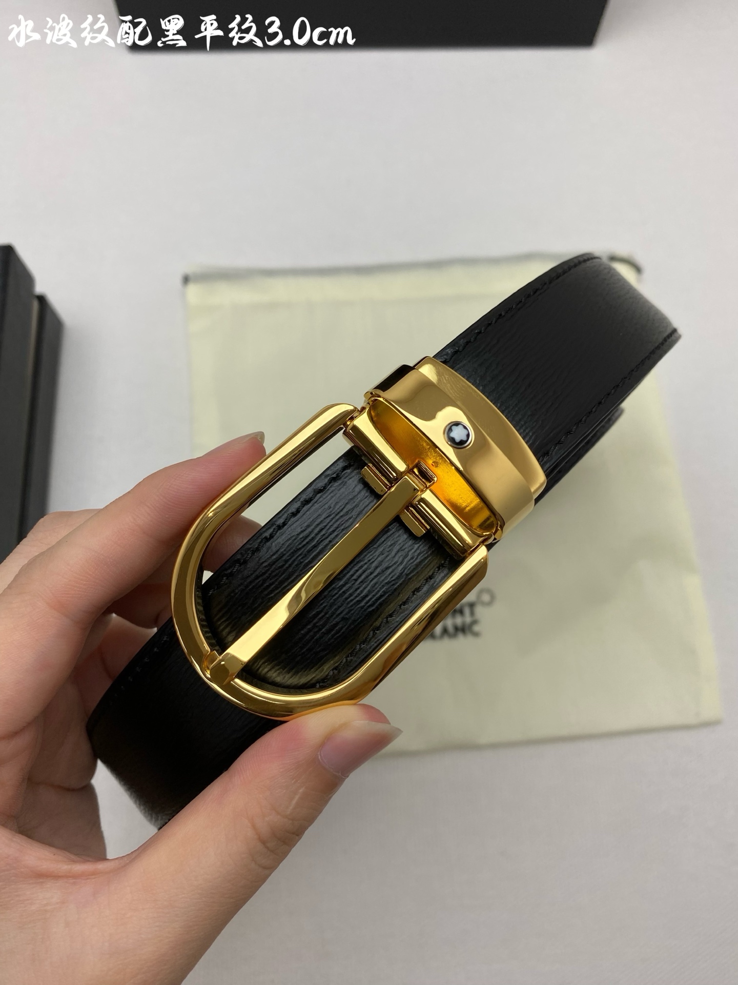 Montblanc万宝龙 宽3.0cm 采用进口牛皮 精品针式扣头 自由裁剪商务休闲皮带