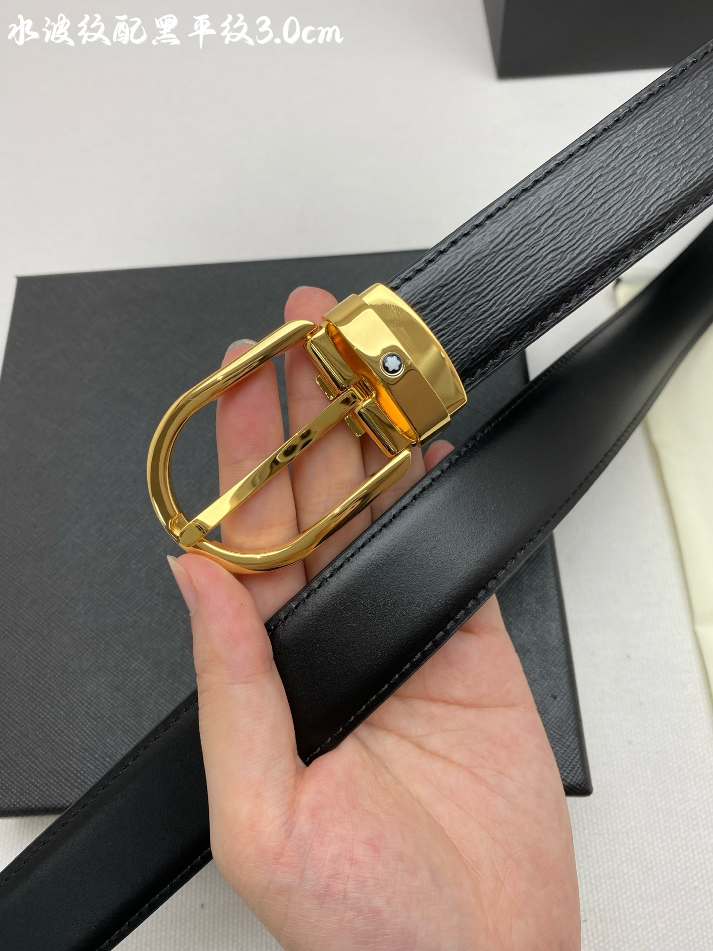 Montblanc万宝龙 宽3.0cm 采用进口牛皮 精品针式扣头 自由裁剪商务休闲皮带