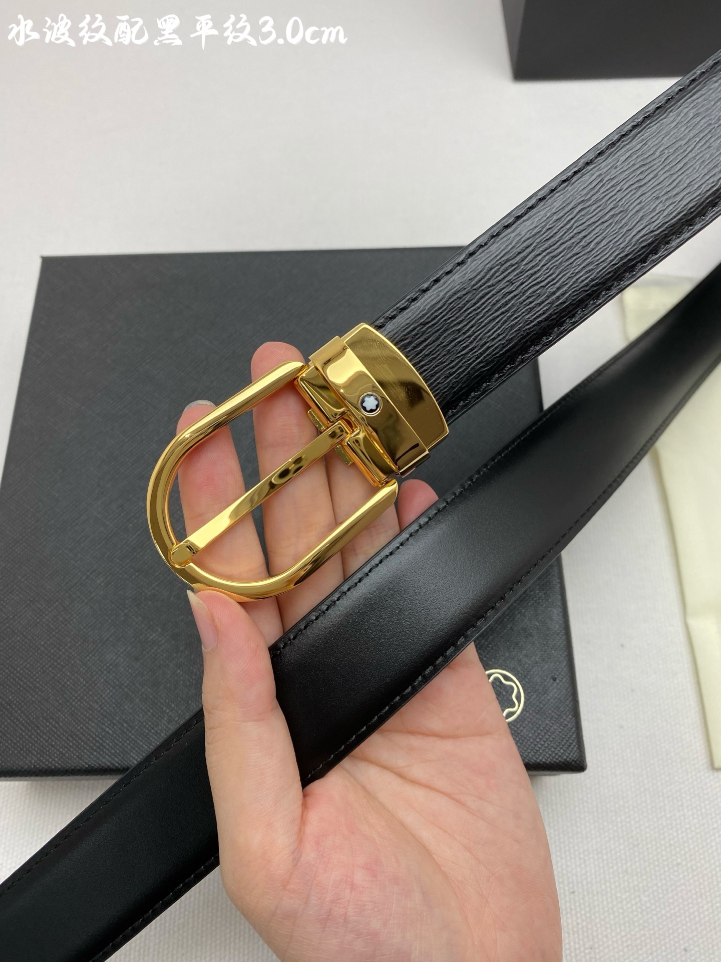 Montblanc万宝龙 宽3.0cm 采用进口牛皮 精品针式扣头 自由裁剪商务休闲皮带