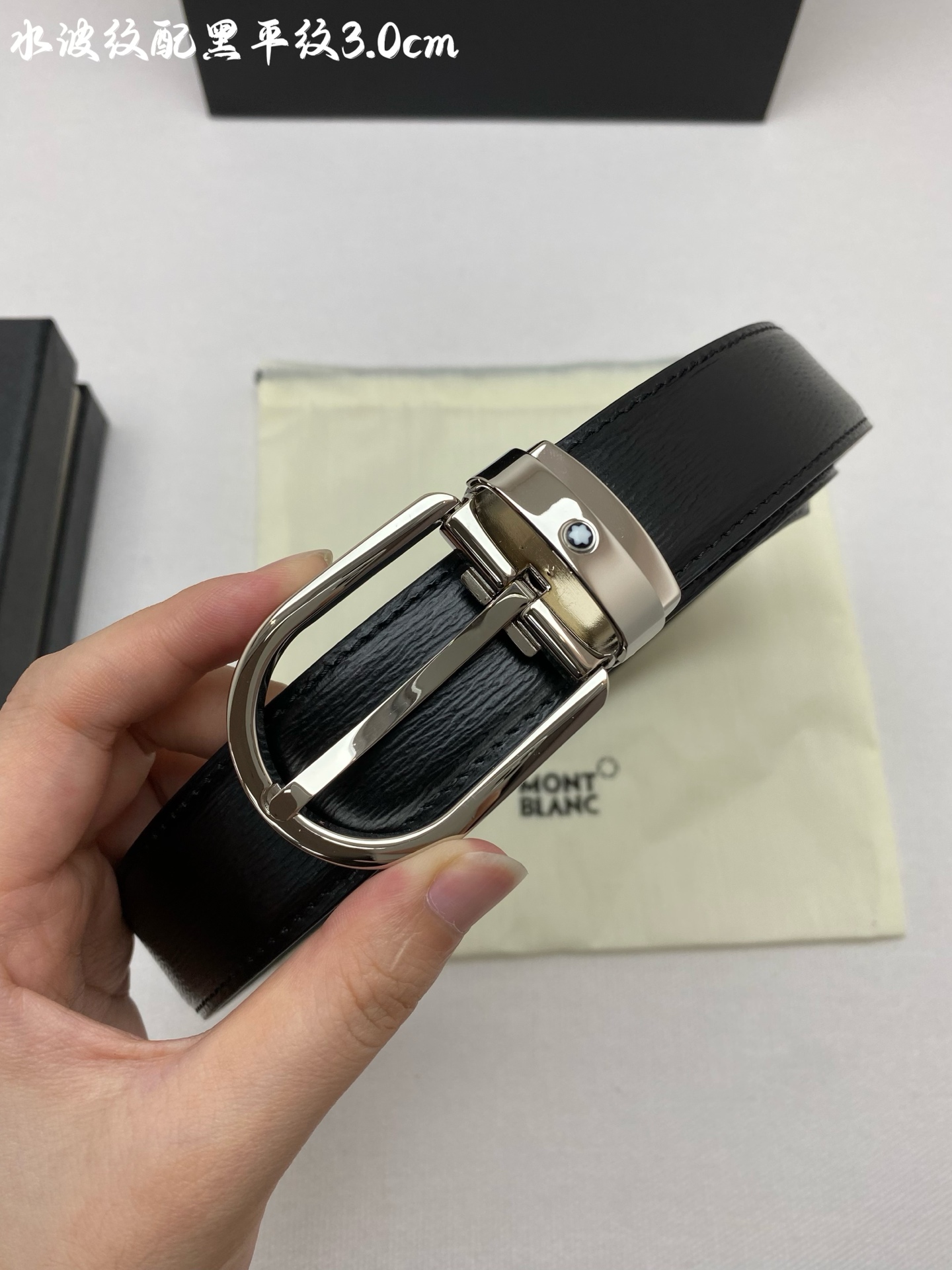 Montblanc万宝龙 宽3.0cm 采用进口牛皮 精品针式扣头 自由裁剪商务休闲皮带