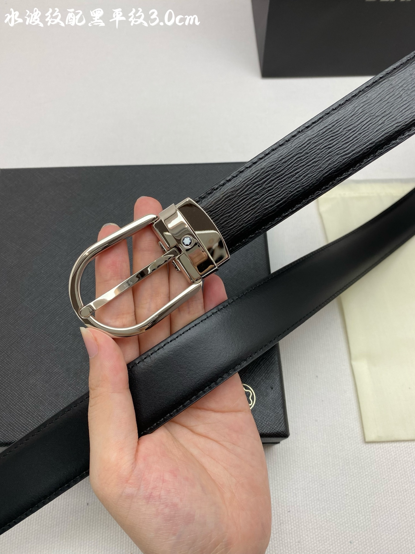 Montblanc万宝龙 宽3.0cm 采用进口牛皮 精品针式扣头 自由裁剪商务休闲皮带