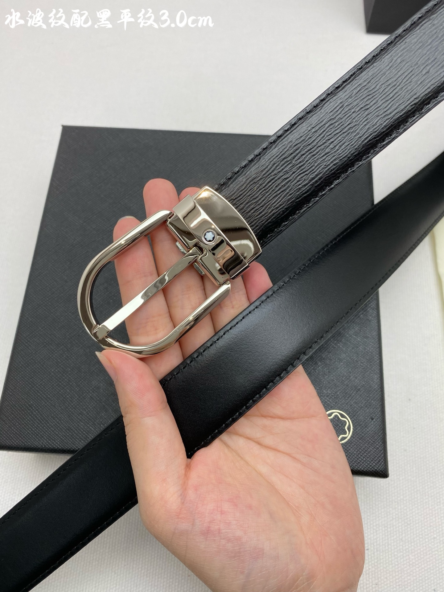 Montblanc万宝龙 宽3.0cm 采用进口牛皮 精品针式扣头 自由裁剪商务休闲皮带